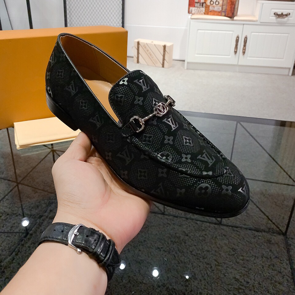 Black Print Classic V Logo Fashion Loafers