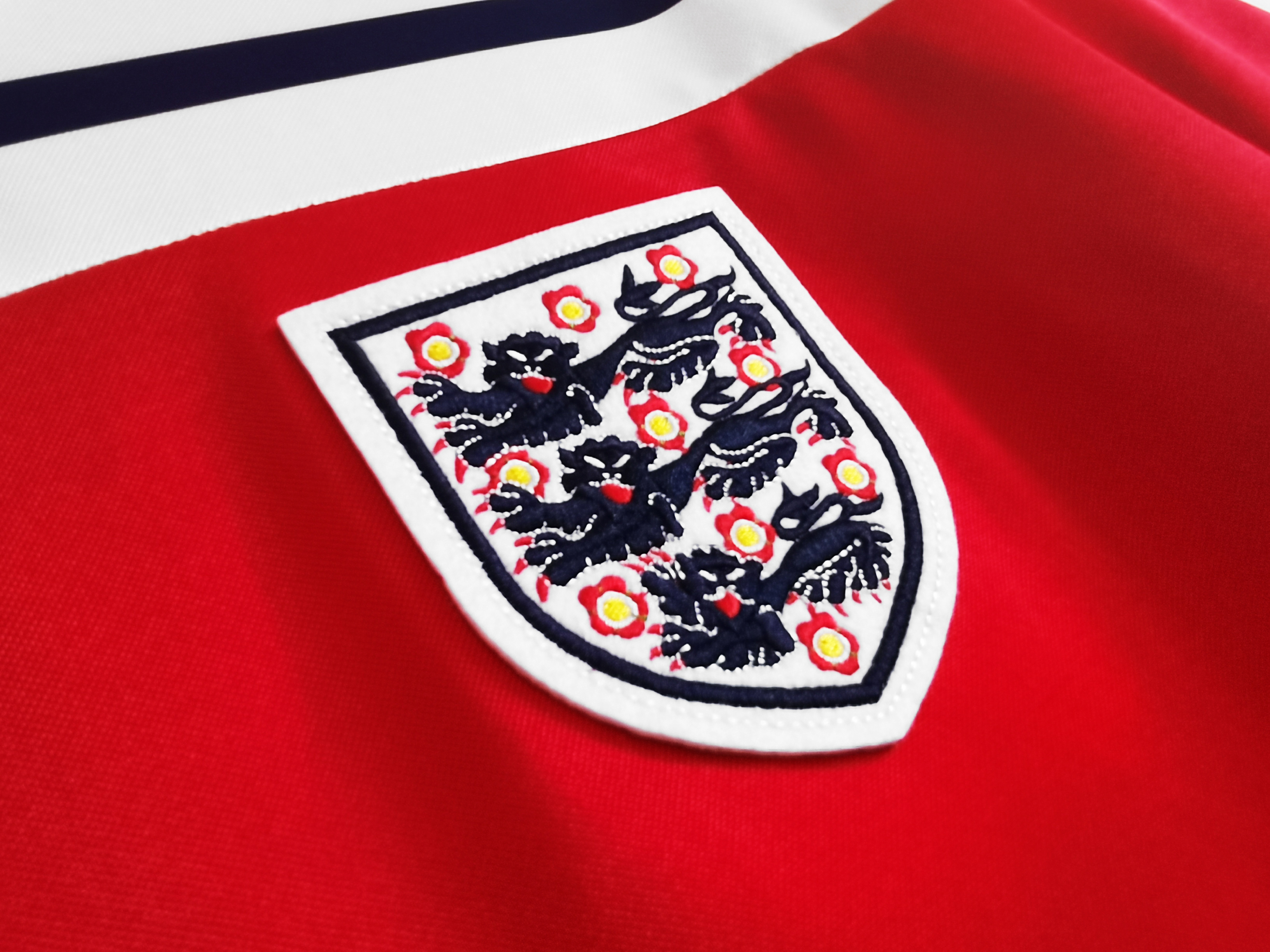 Retro  England 1982 Away Red