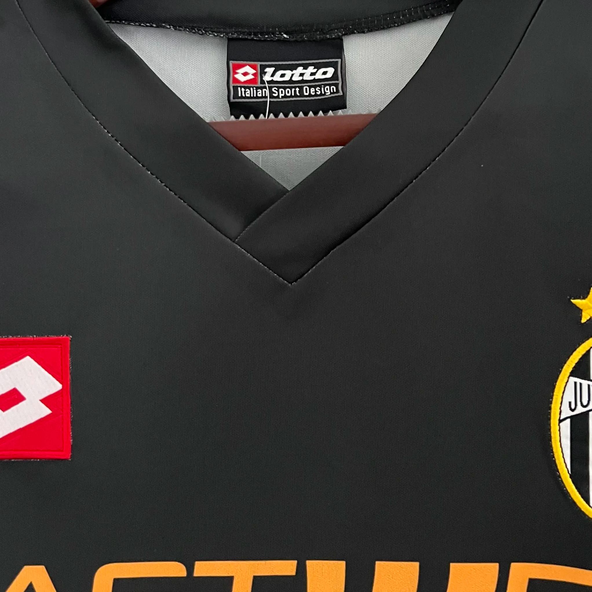 Retro  Juventus 2001/02 Away Black 4