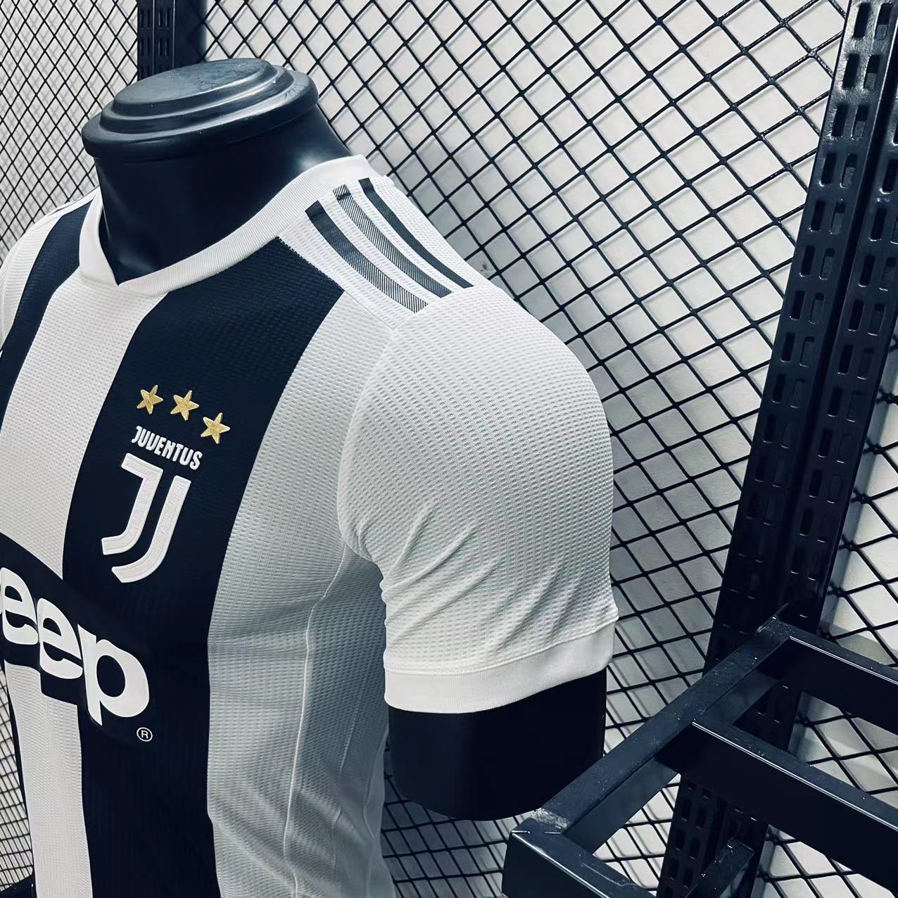 Player Version  Juventus 18/19 Home 4