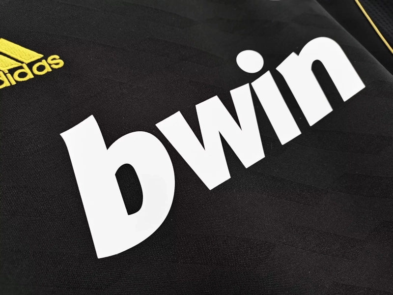 Retro  Real M&alpha;drid 11/12 Away Black Long Sleeves 4