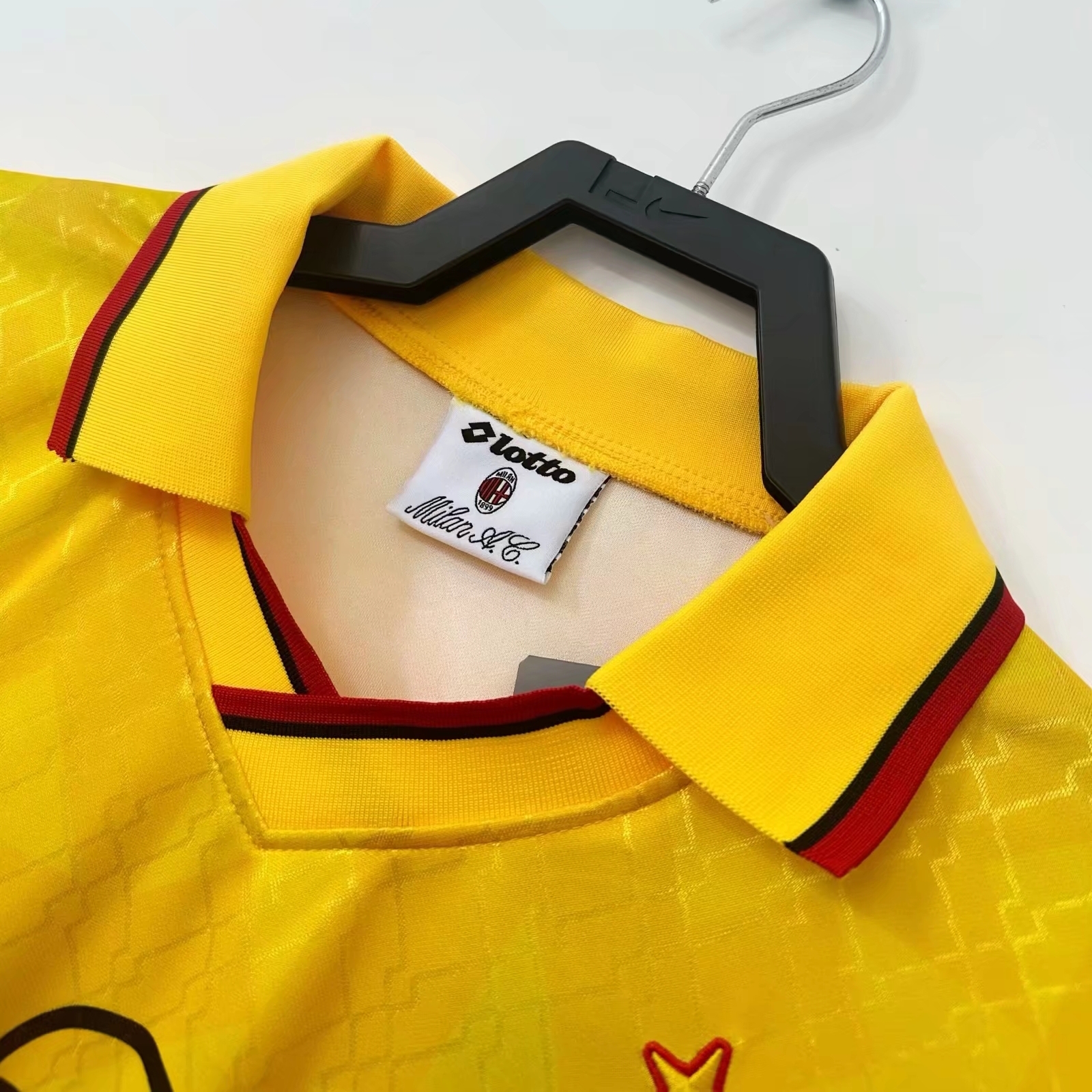 Retro 95/96 AC Milan Third 3