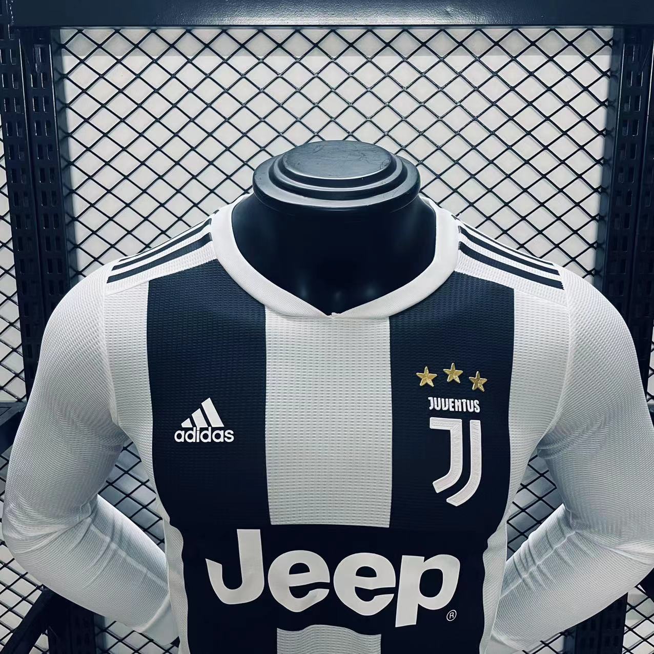 Player Version  Juventus 18/19 Home Long Sleeves 3