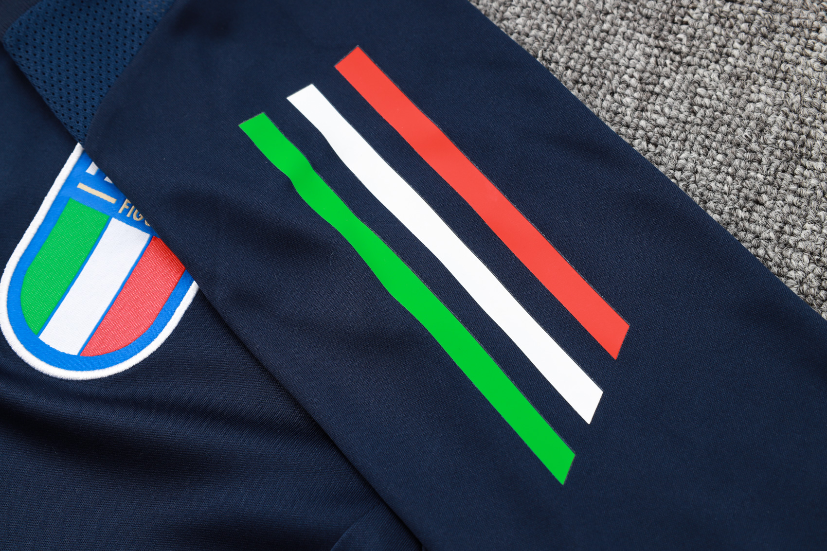 Italy 24/25 short sleeves sapphire (with cropped trousers) 4