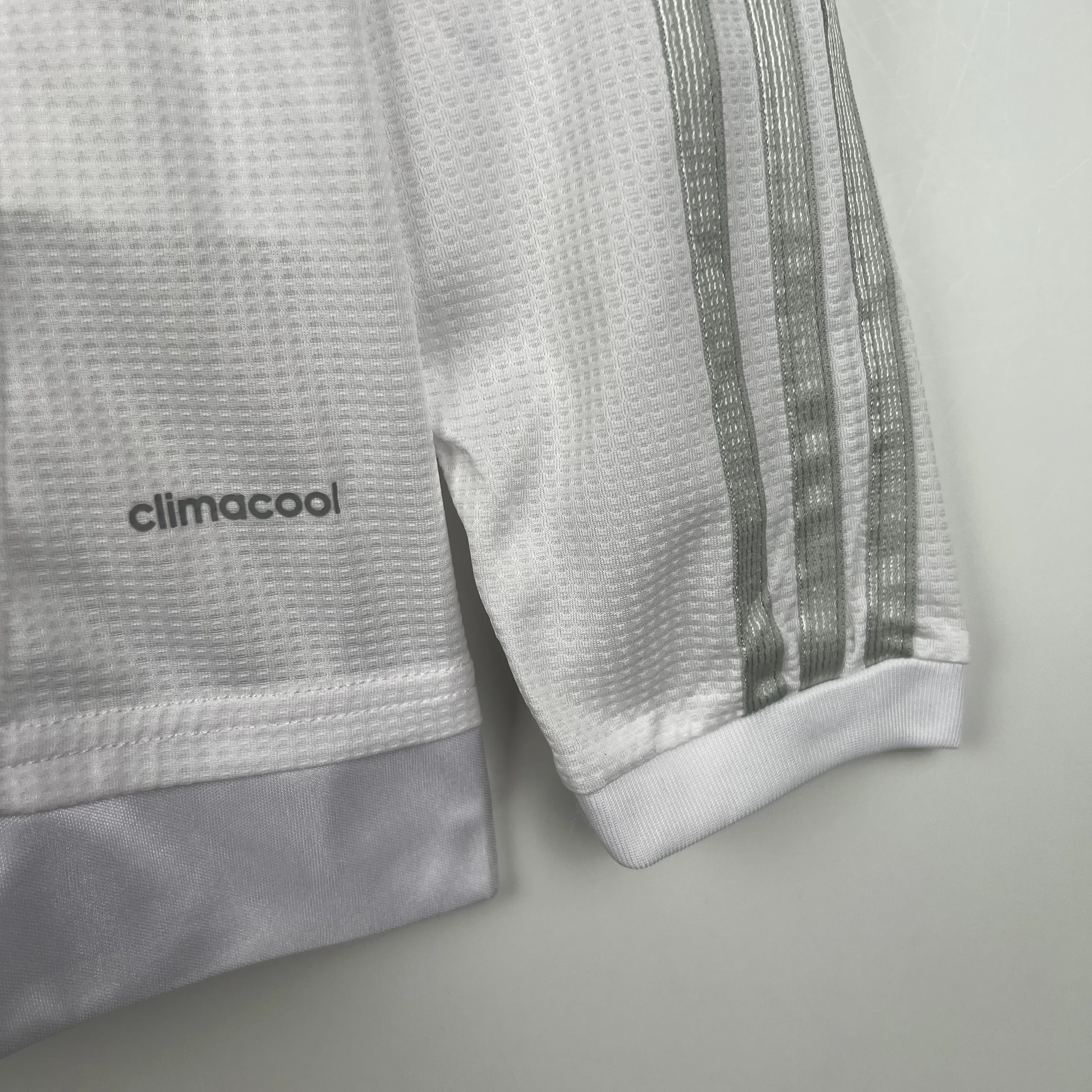 Retro  Real M&alpha;drid 15/16 Home White Long Sleeve 4