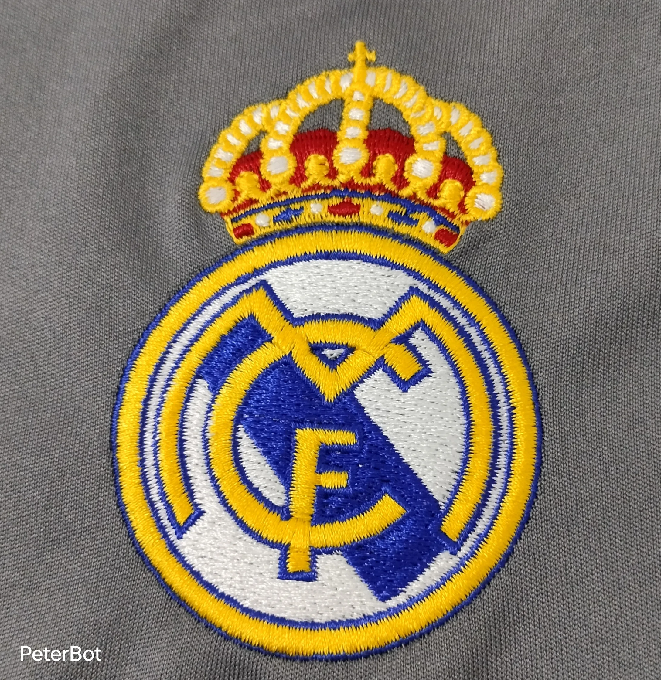 Retro Real M&alpha;drid 2005/06 Third 3