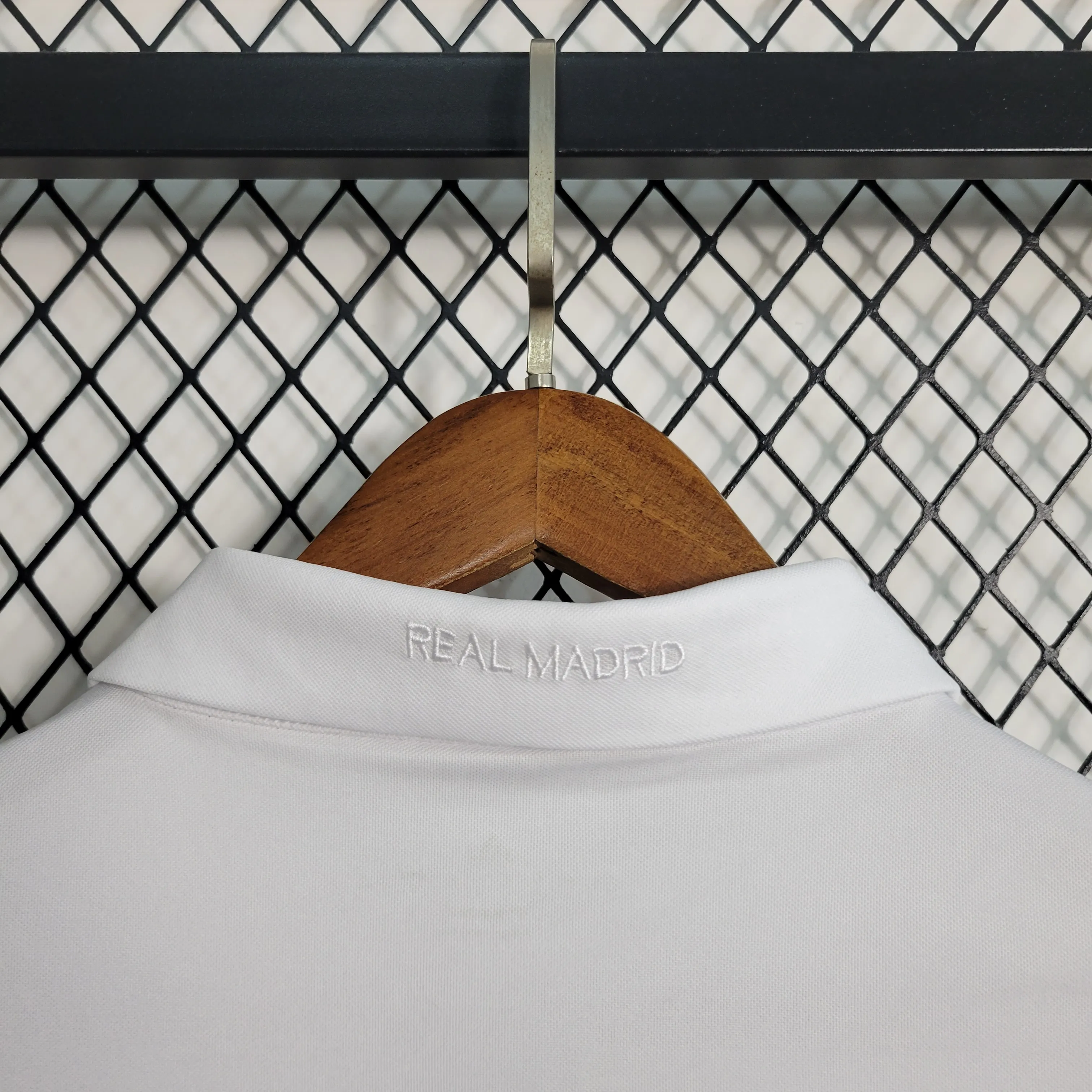 Retro  Real M&alpha;drid 16/17 Home White Long Sleeves 4