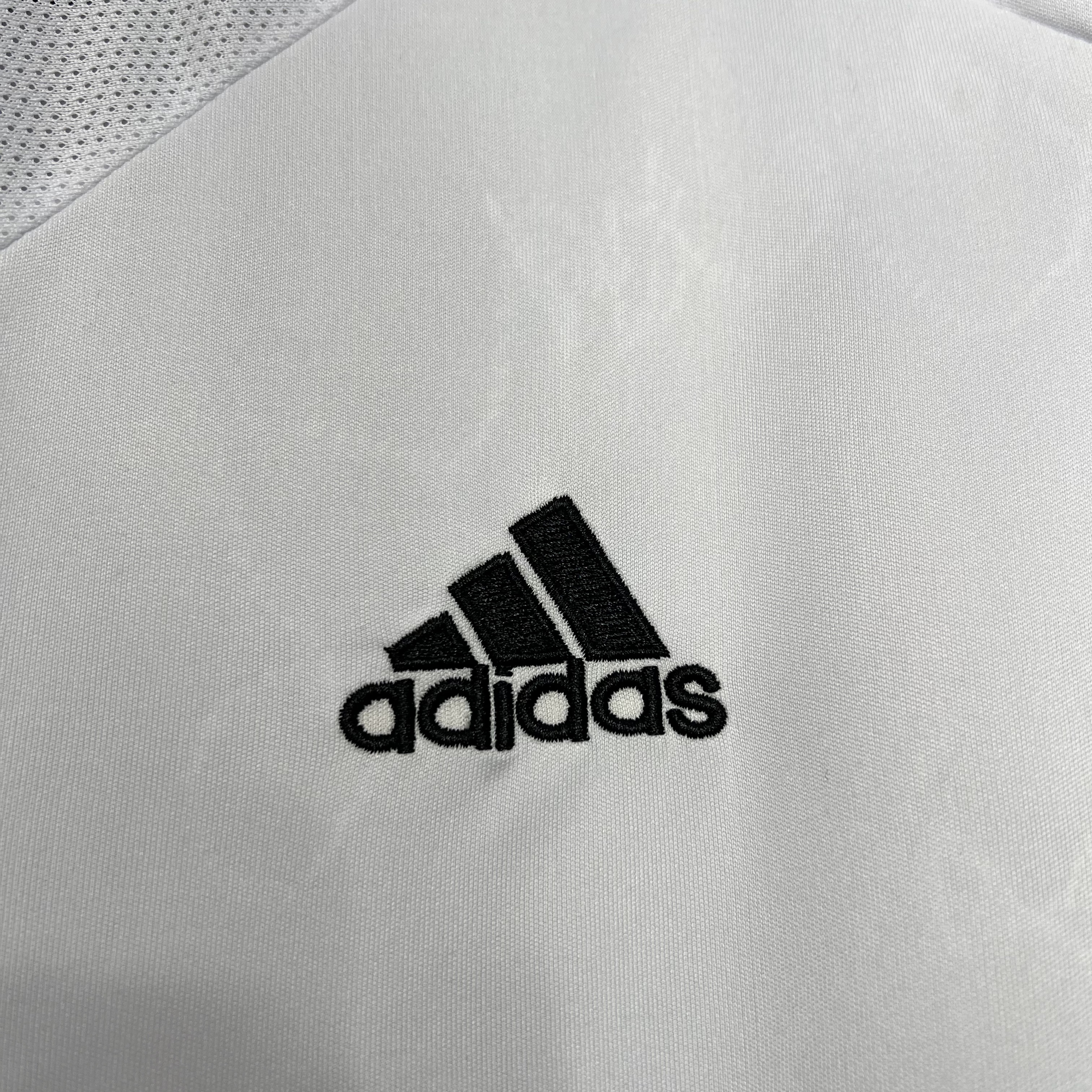 Retro Real M&alpha;drid 2005/06 Home White 4