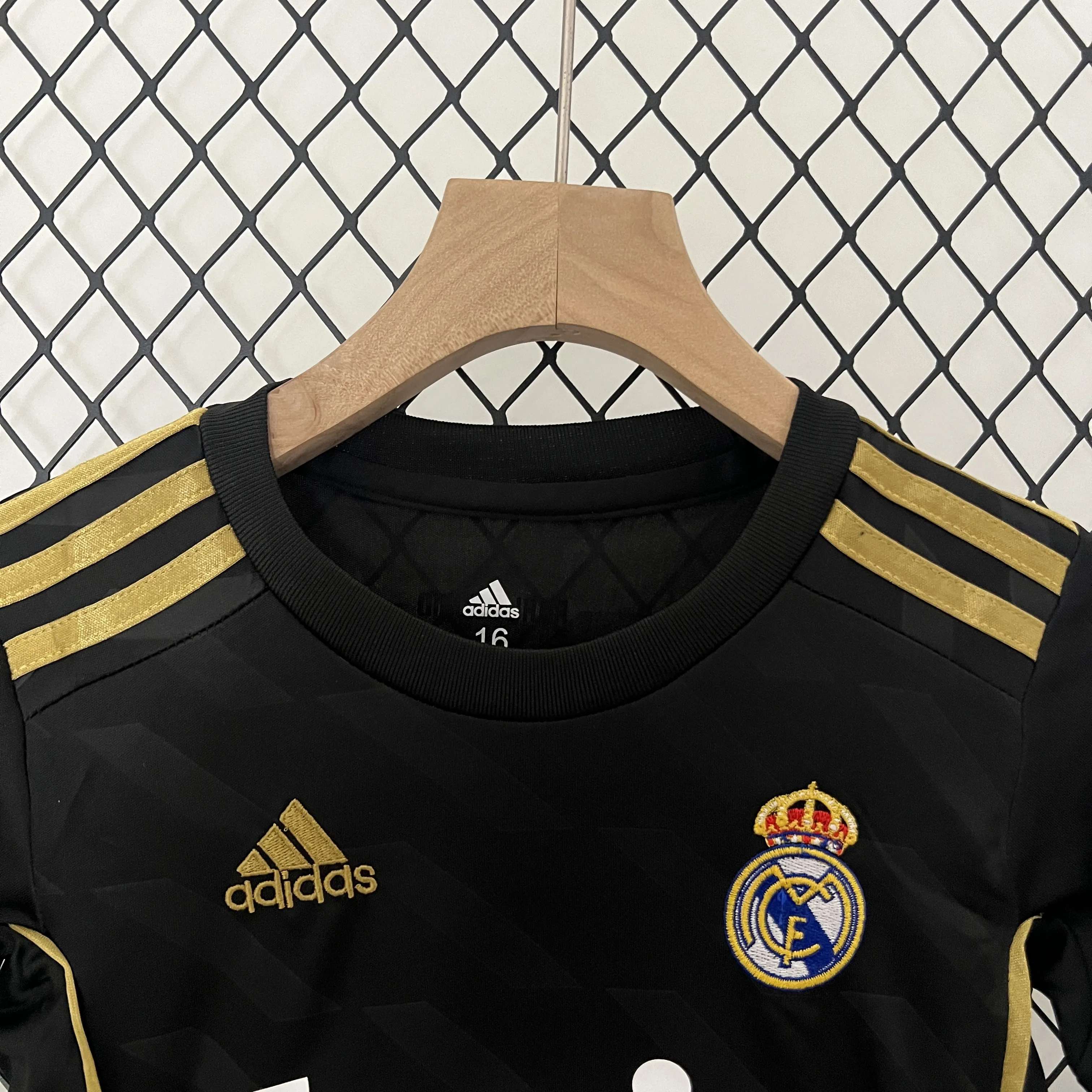 Kids Kit Real M&alpha;drid 11/12 Away 4