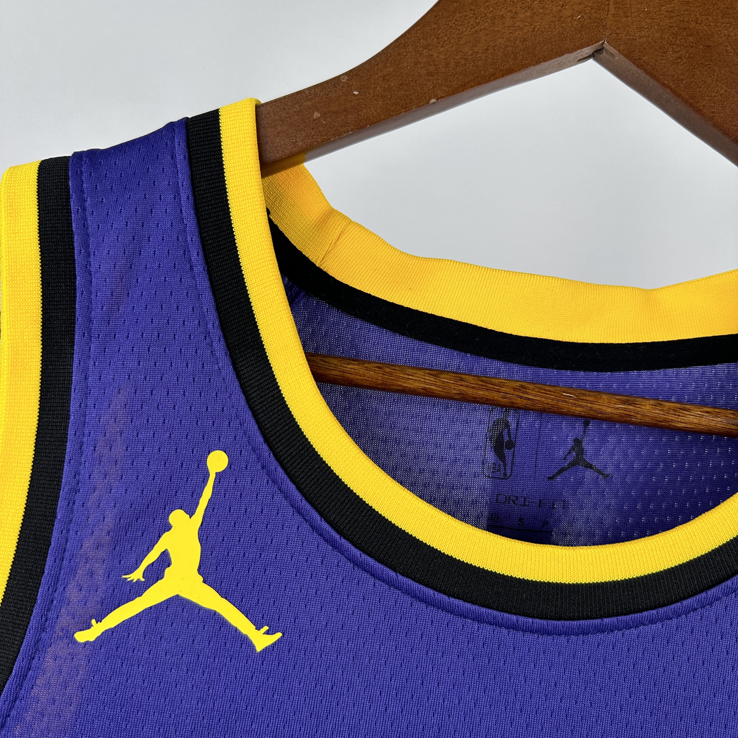 23 Season Lakers Flyer No. 77 Dončić