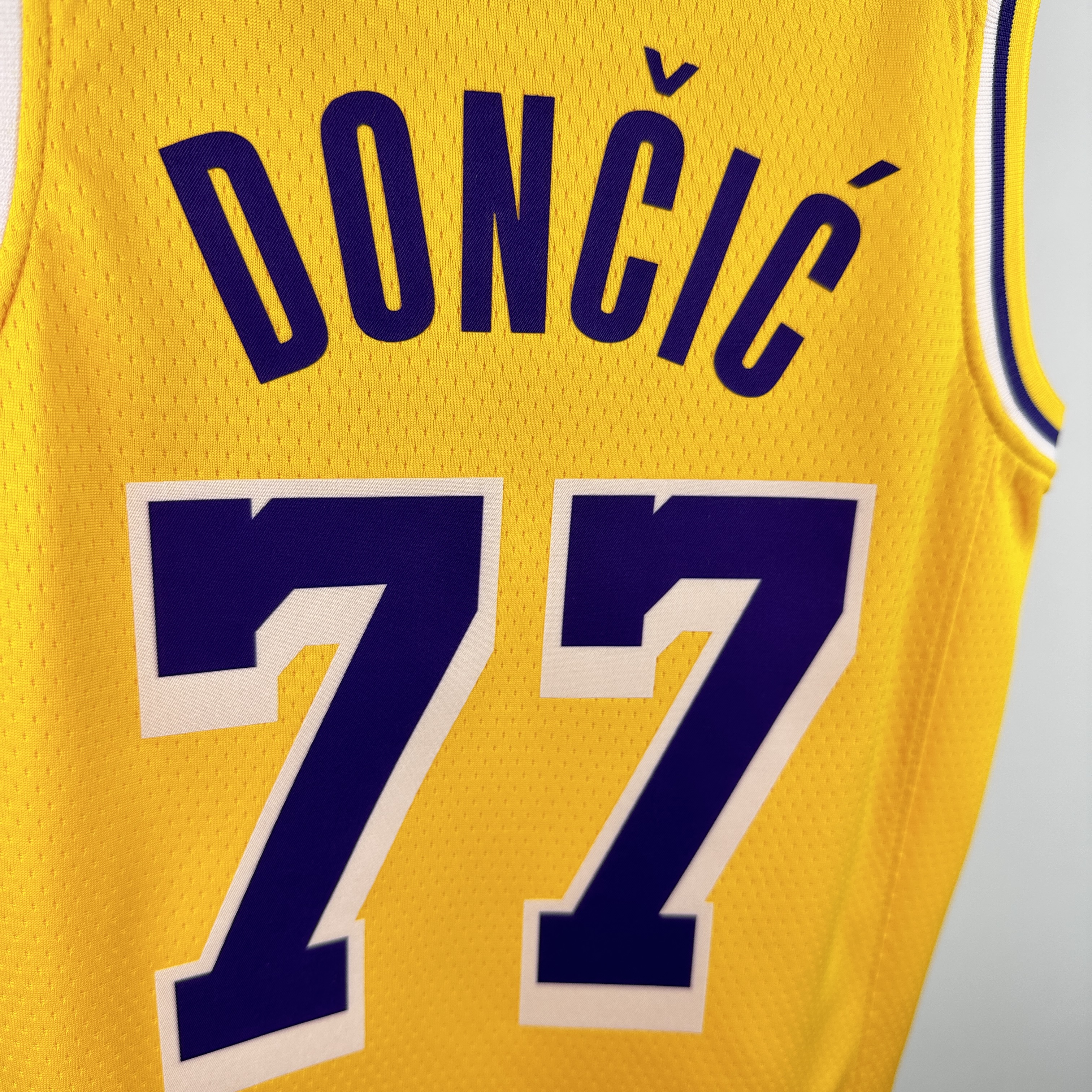 Kids Lakers No.77 Dončić