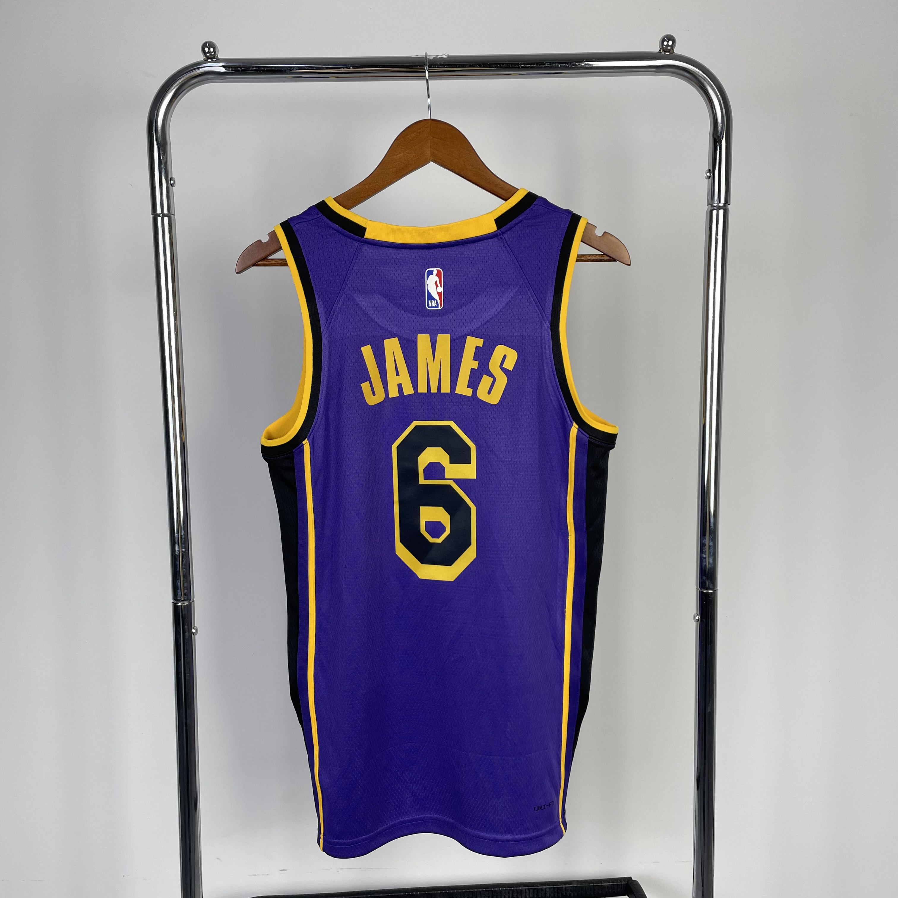 23 Season Lakers No. 5 James