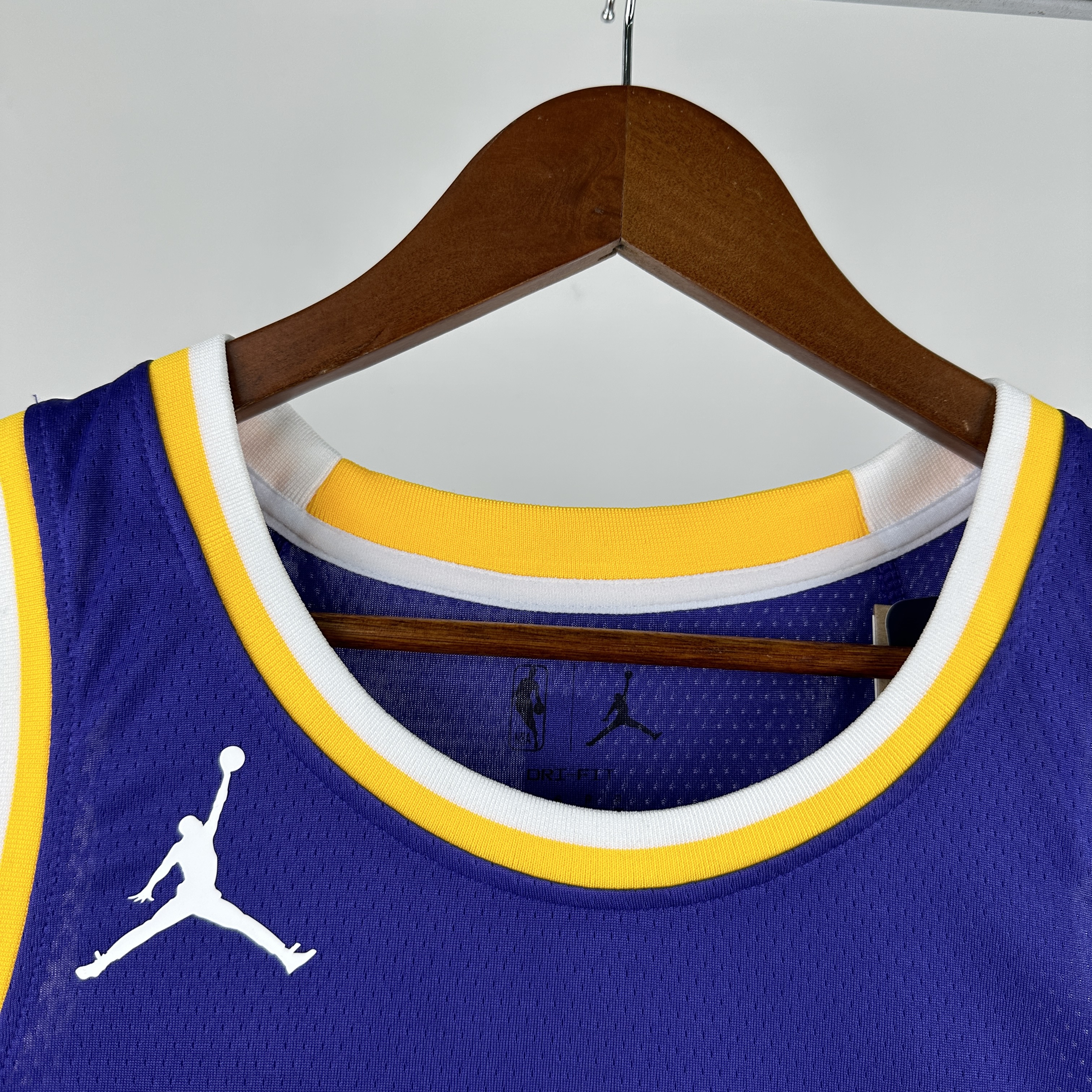 Lakers Flyer Edition No.77 Dončić