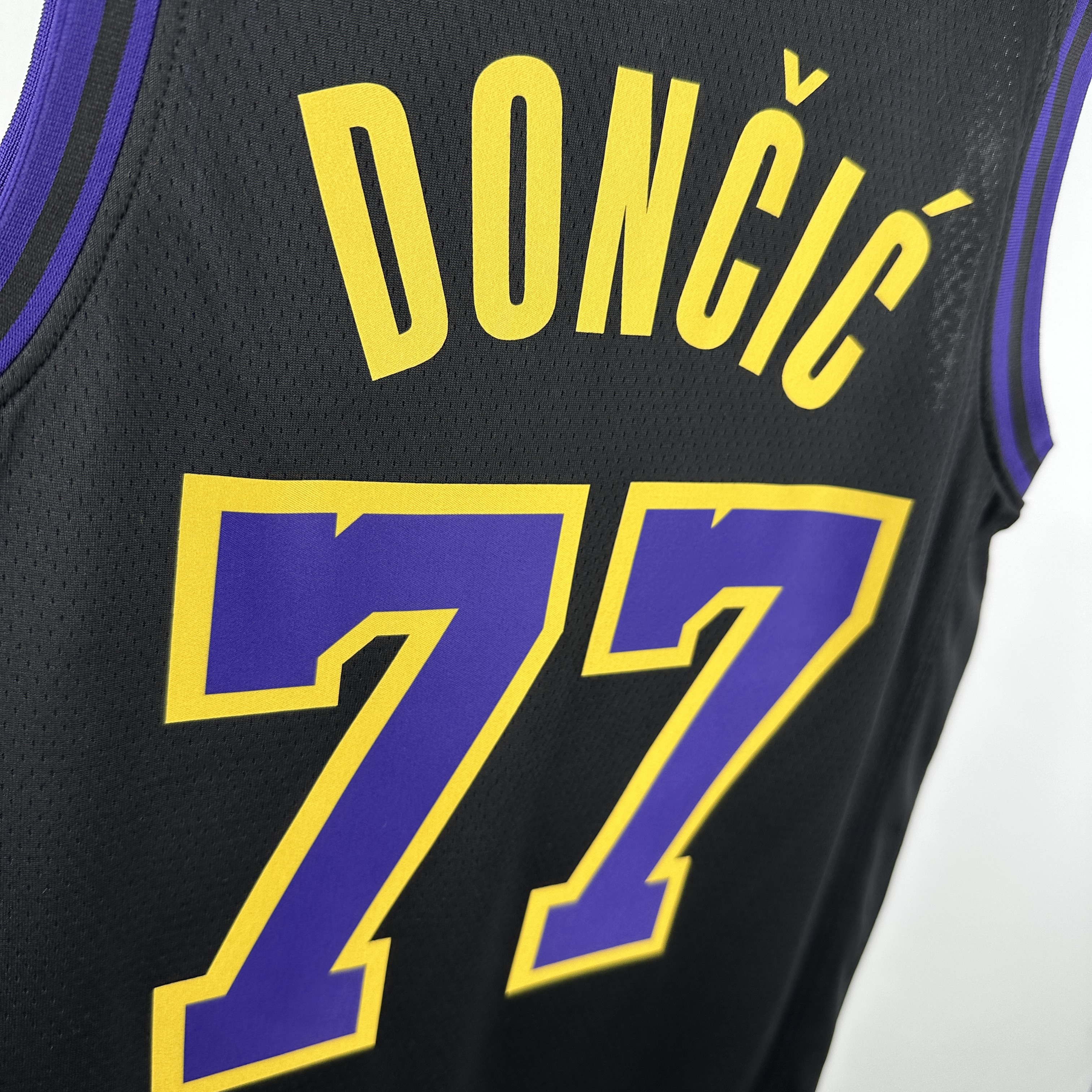 24 Season Lakers City Edition No.77 Dončić