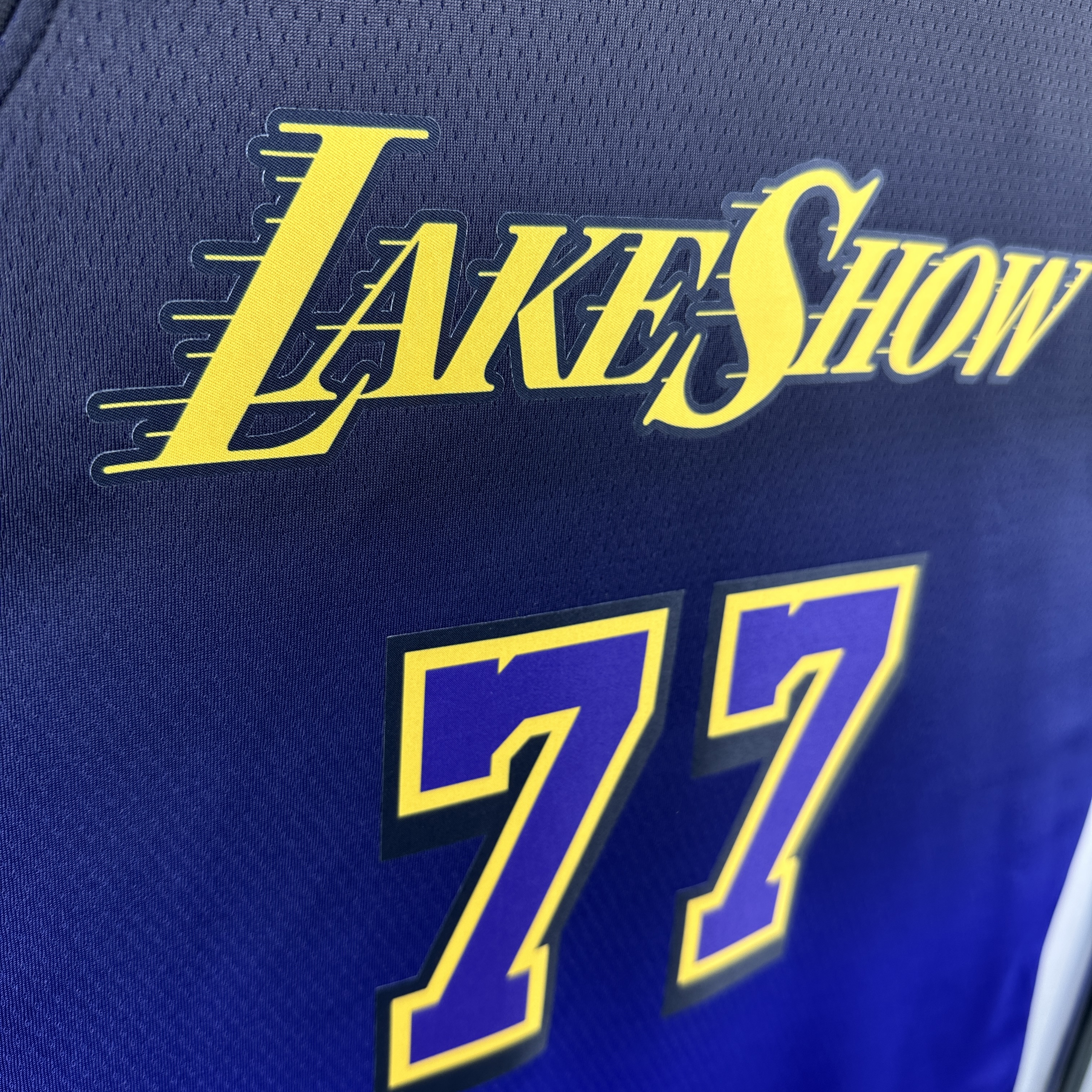 25 Season Lakers No. 77 Dončić