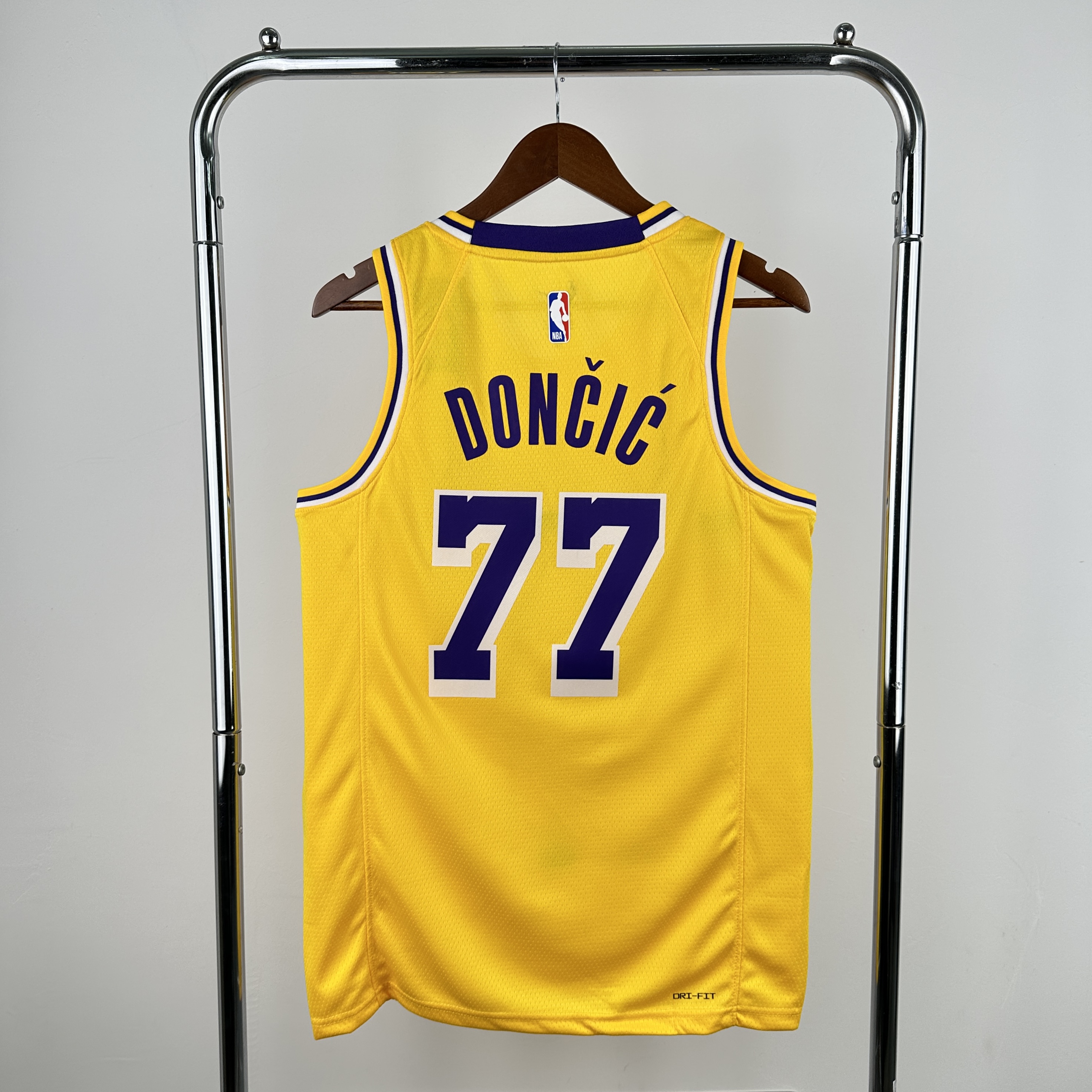 23 Season Lakers Yellow No. 77 Dončić