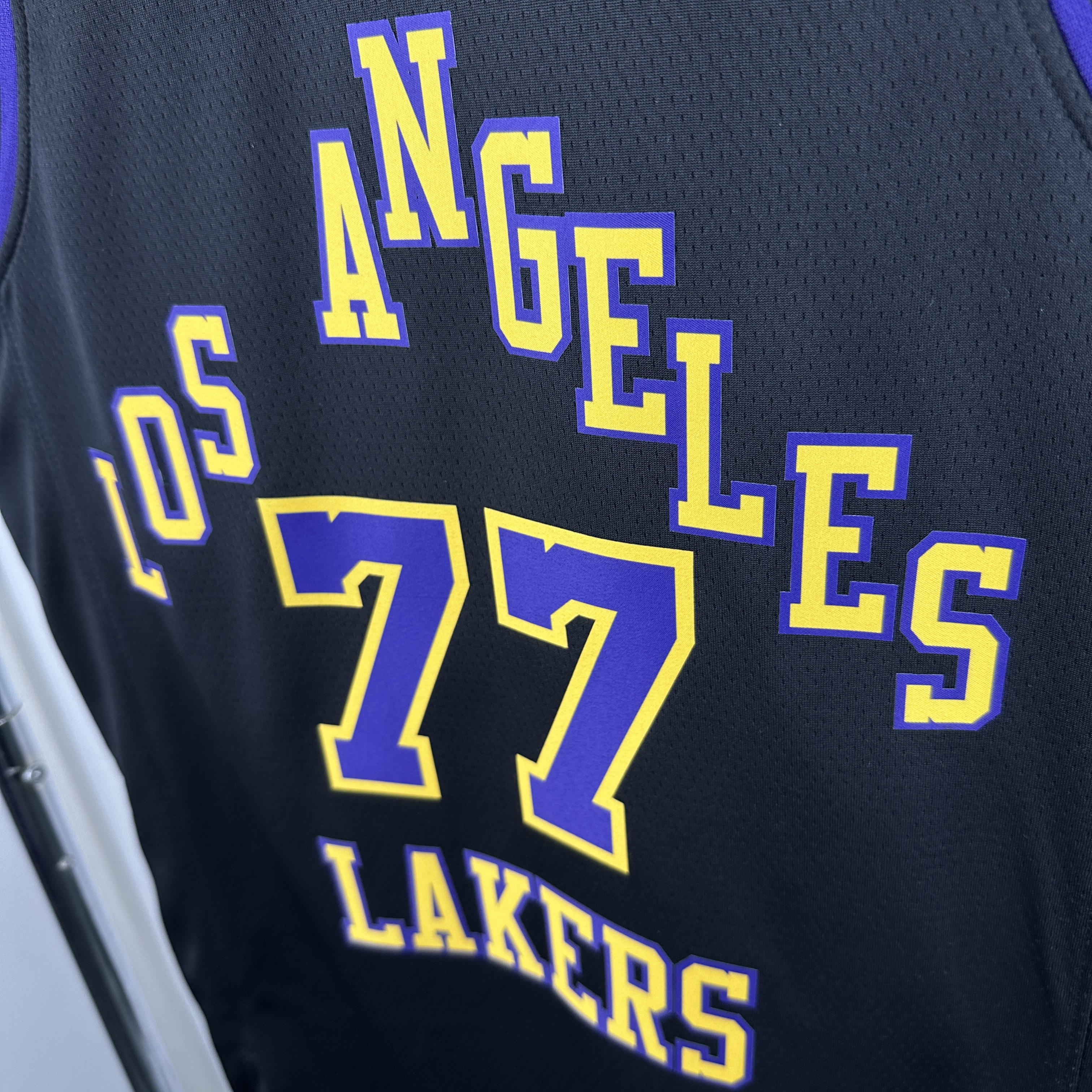24 Season Lakers City Edition No.77 Dončić