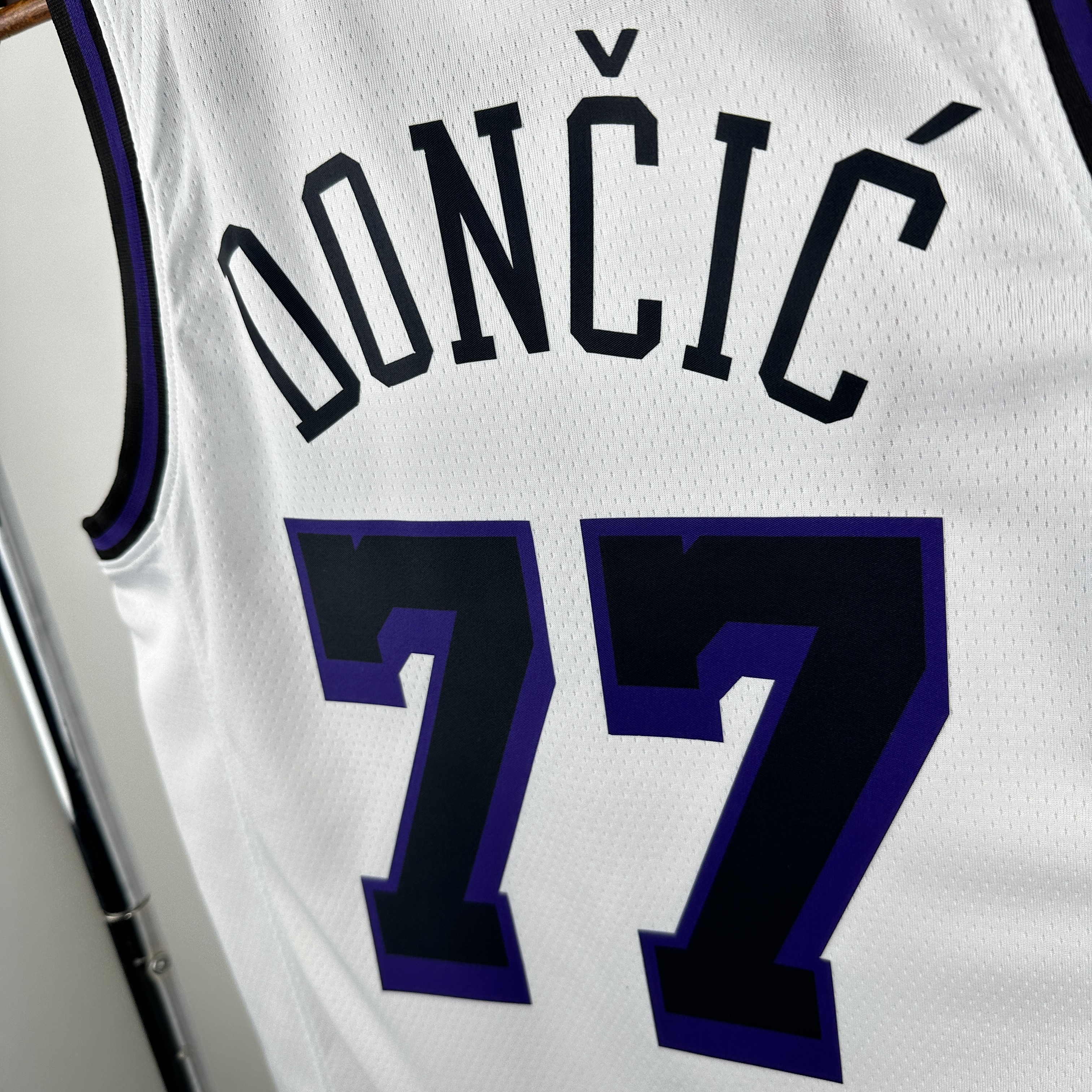 23 Season Lakers City Edition No.77 Dončić