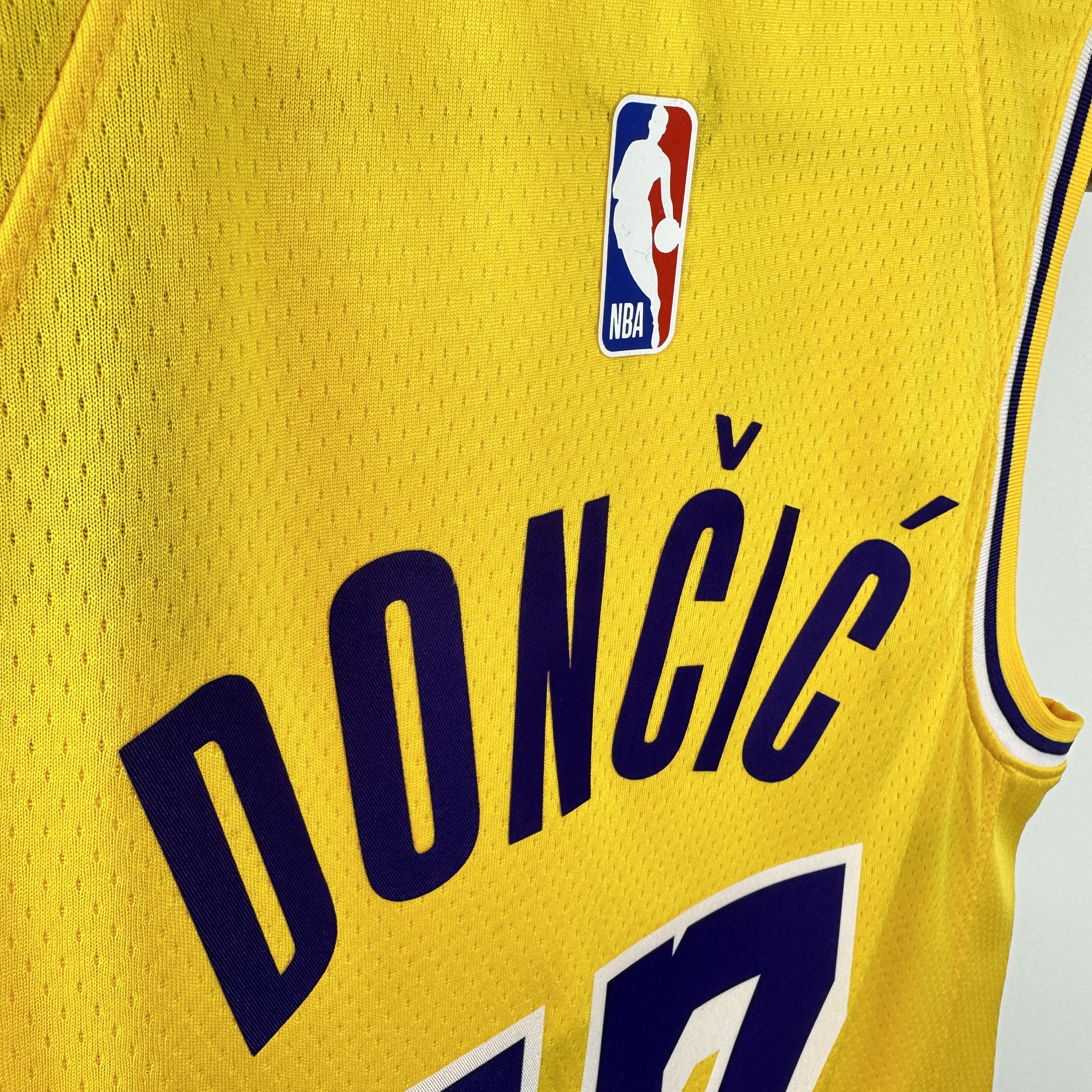 23 Season Lakers Yellow No. 77 Dončić