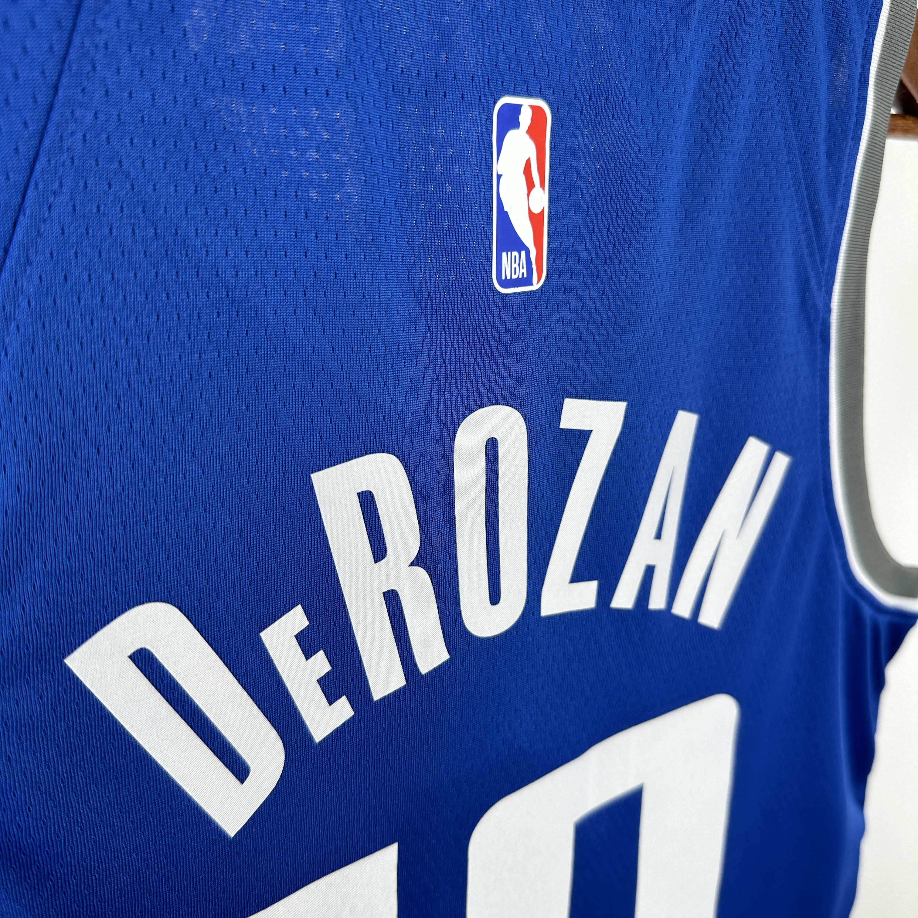 24 SEASON SACRAMENTO KINGS CITY  #10 DeROZAN