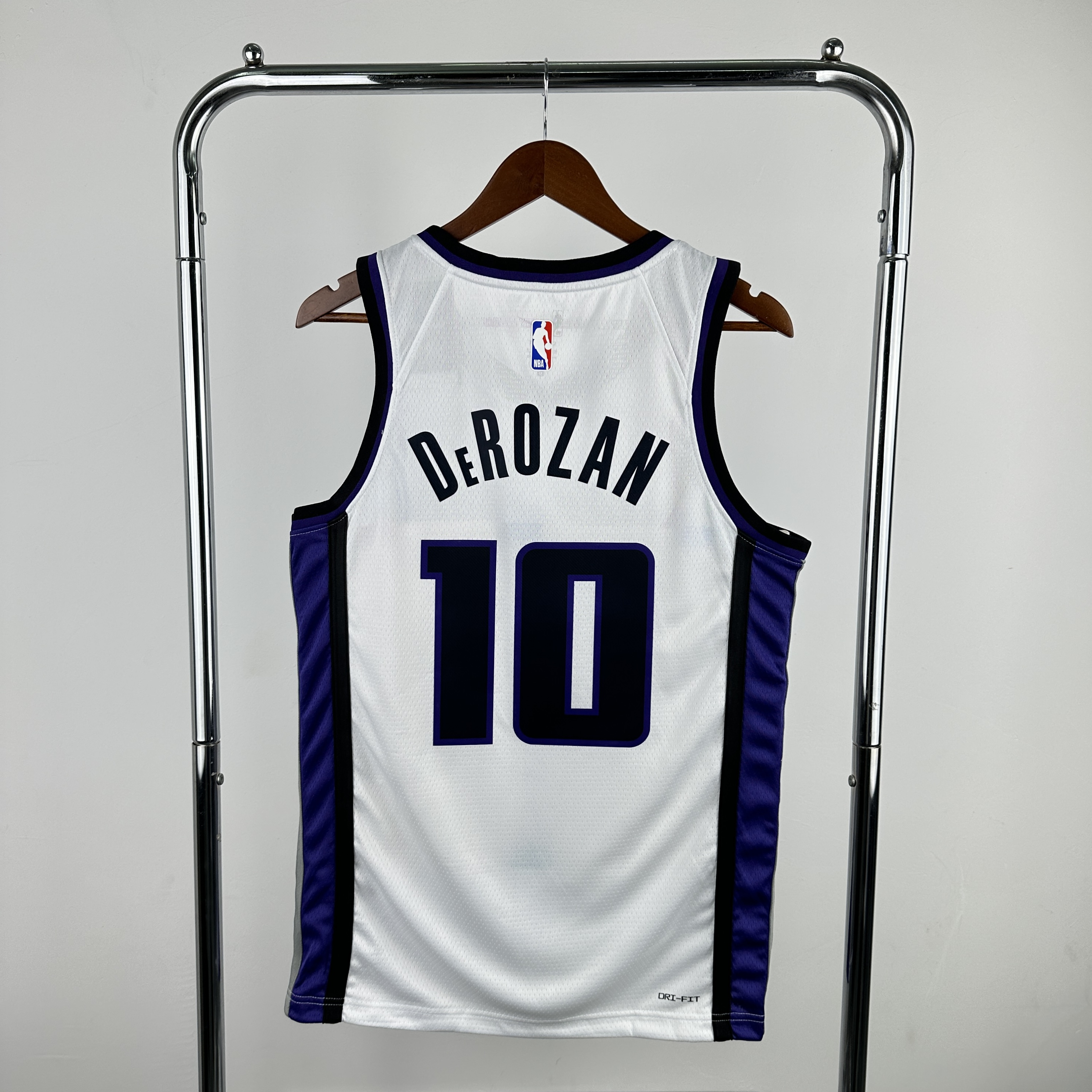 24 SEASON SACRAMENTO KINGS Home  #10 DeROZAN