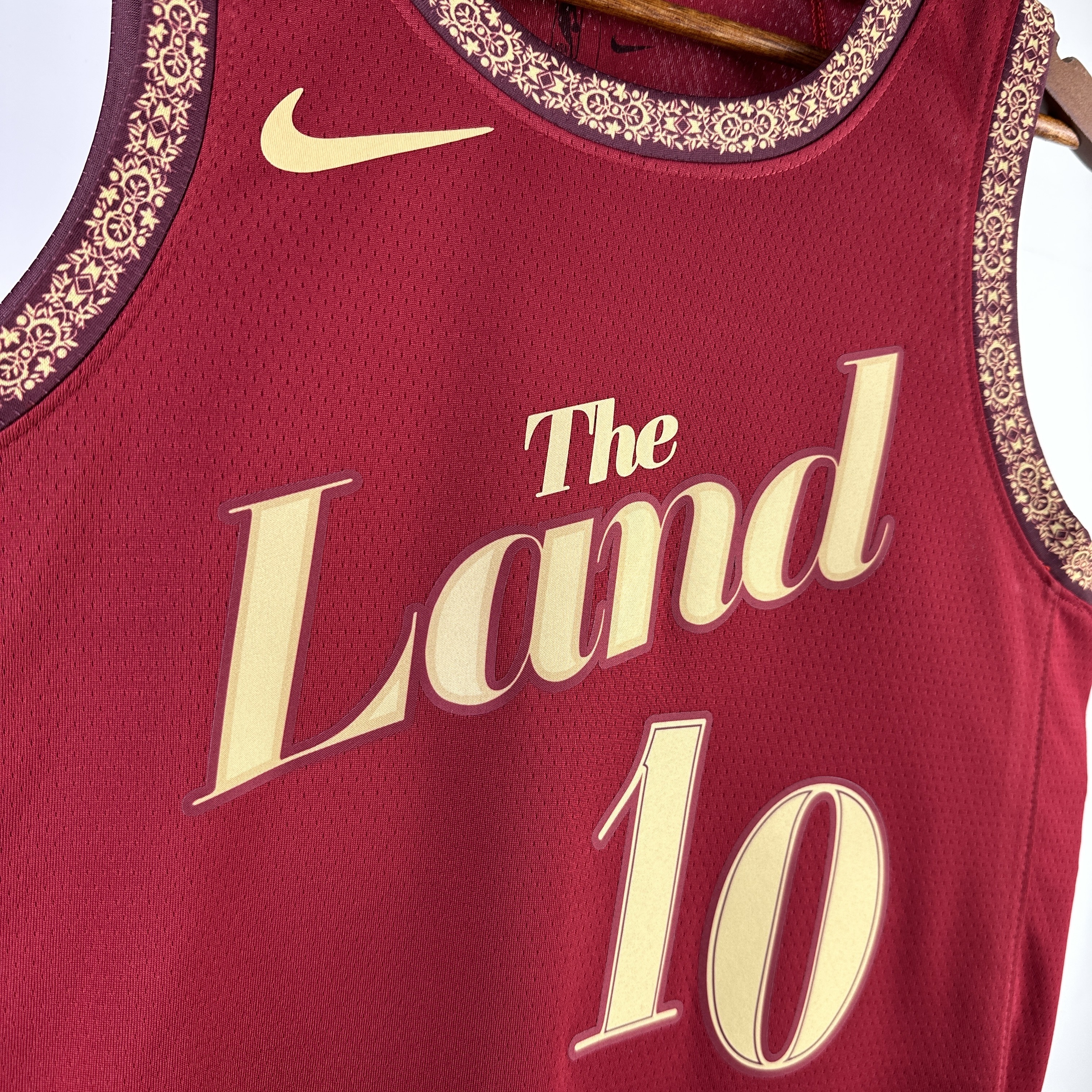 24 Seanson Cleveland Cavaliers City Edition  #10