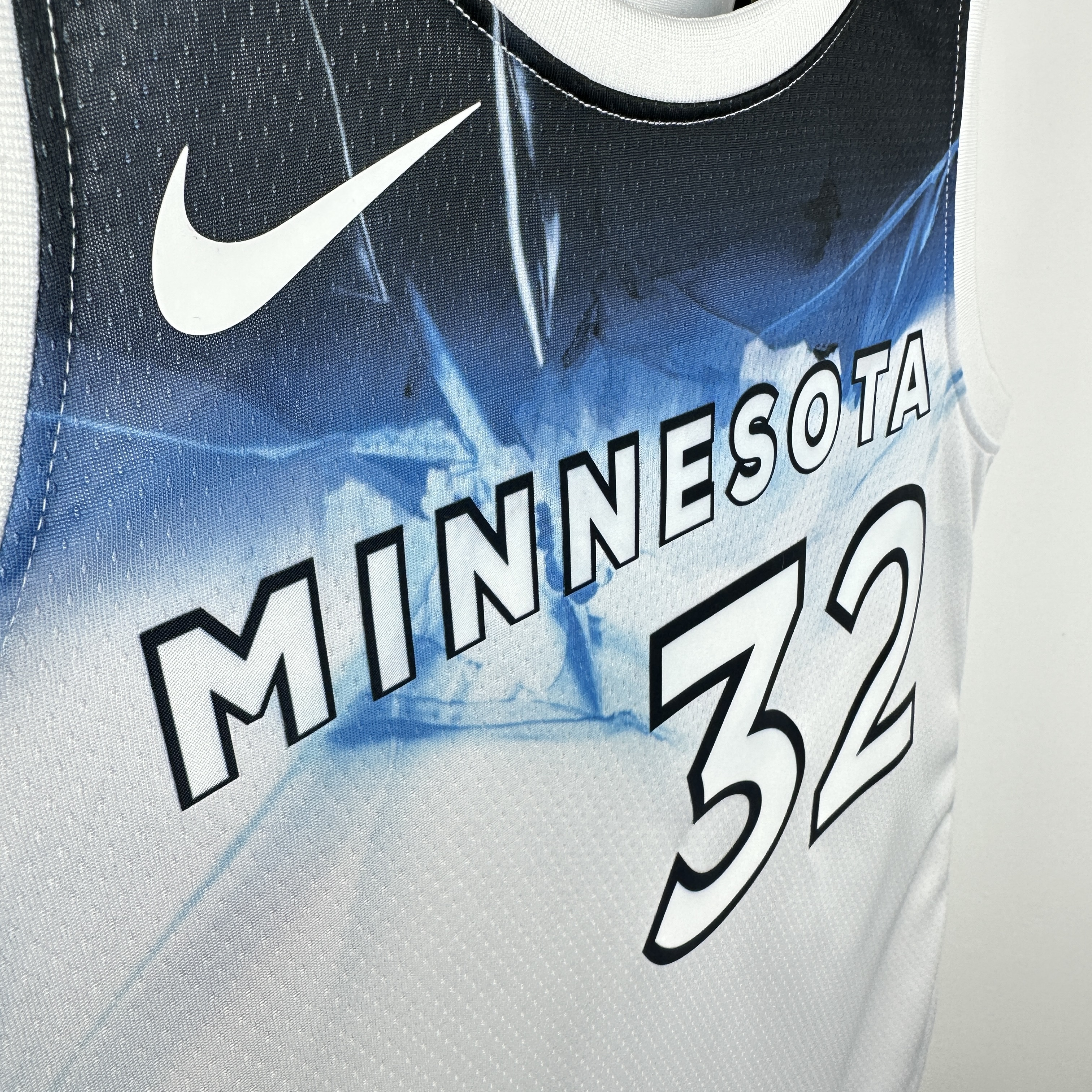 25 SEASON MINNESOTA TIMBERWOLVES CITY VERSION  NO.32