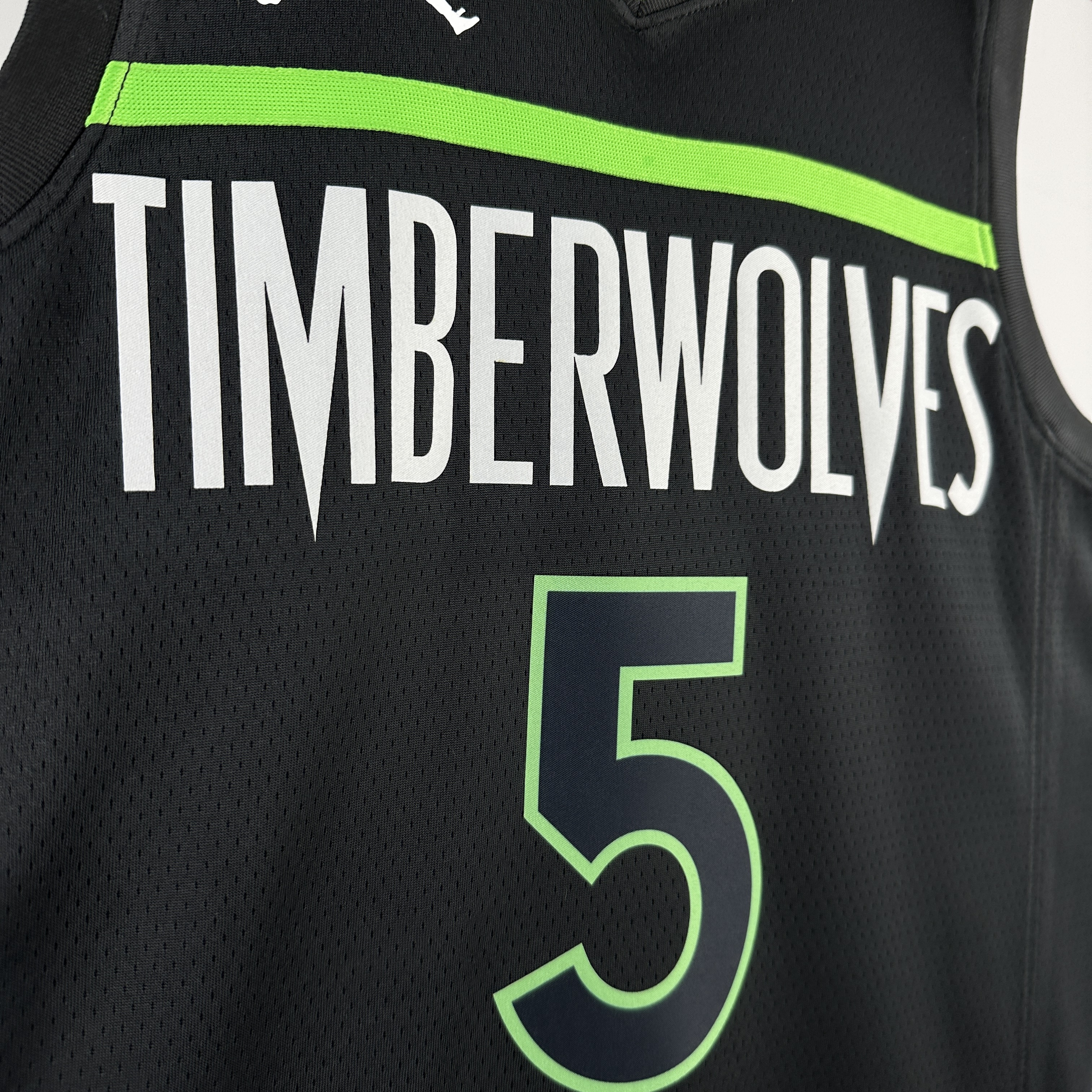23 SEASON MINNESOTA TIMBERWOLVES FLYER  NO.5 EDWARDS