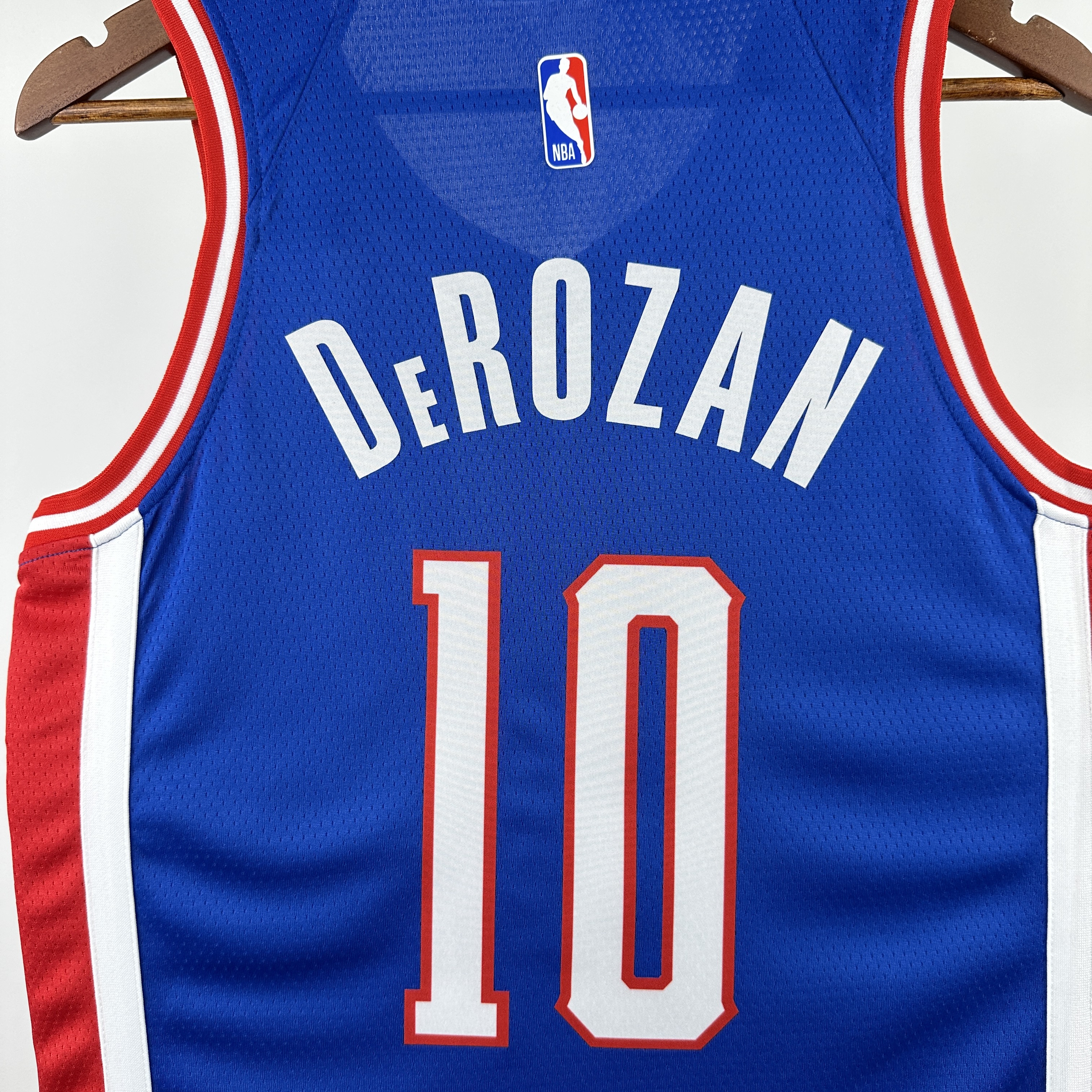 25 SEASON SACRAMENTO KINGS CITY  #10 DerROZAN