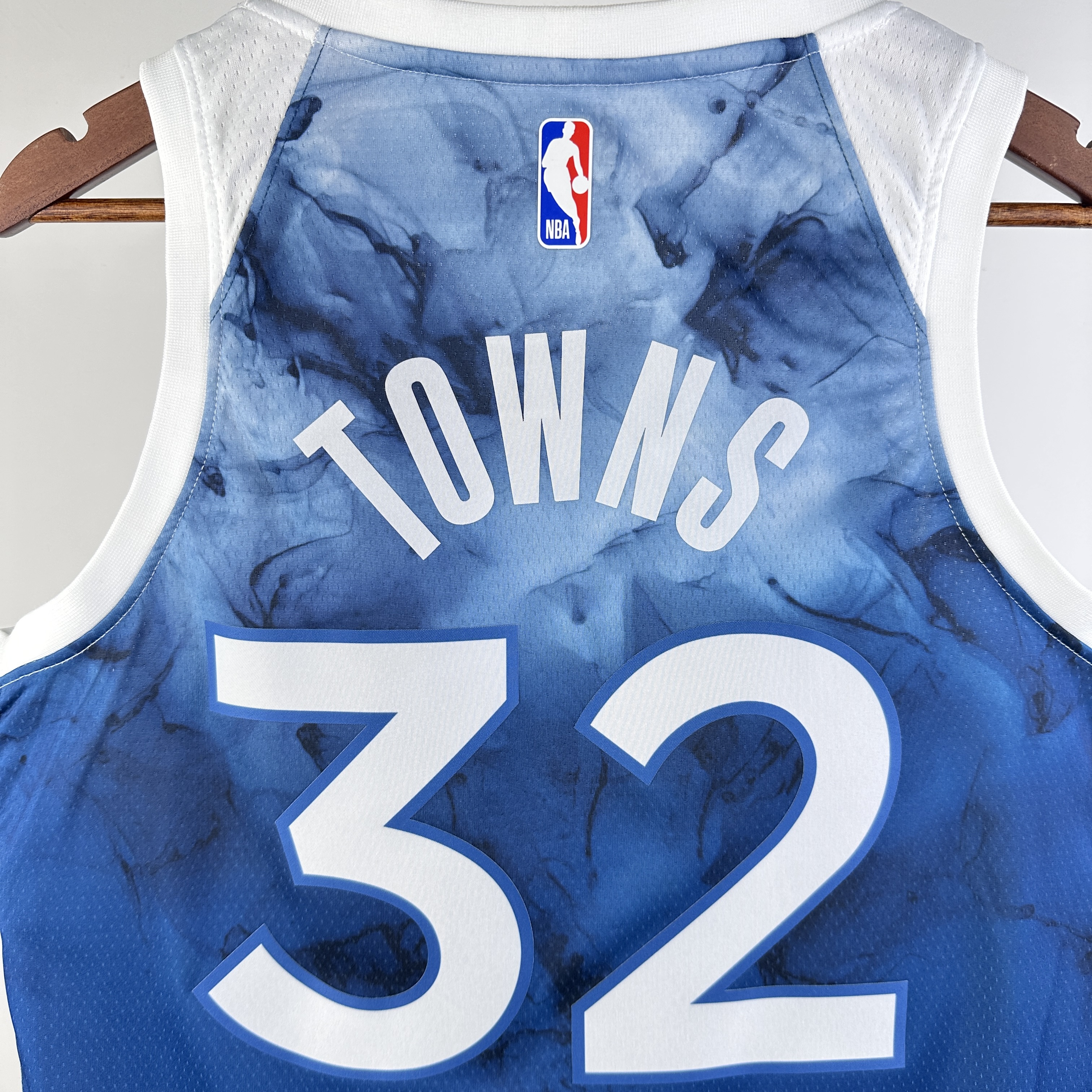 24 SEASON MINNESOTA TIMBERWOLVES CITY VERSION  NO.32 TOWNS