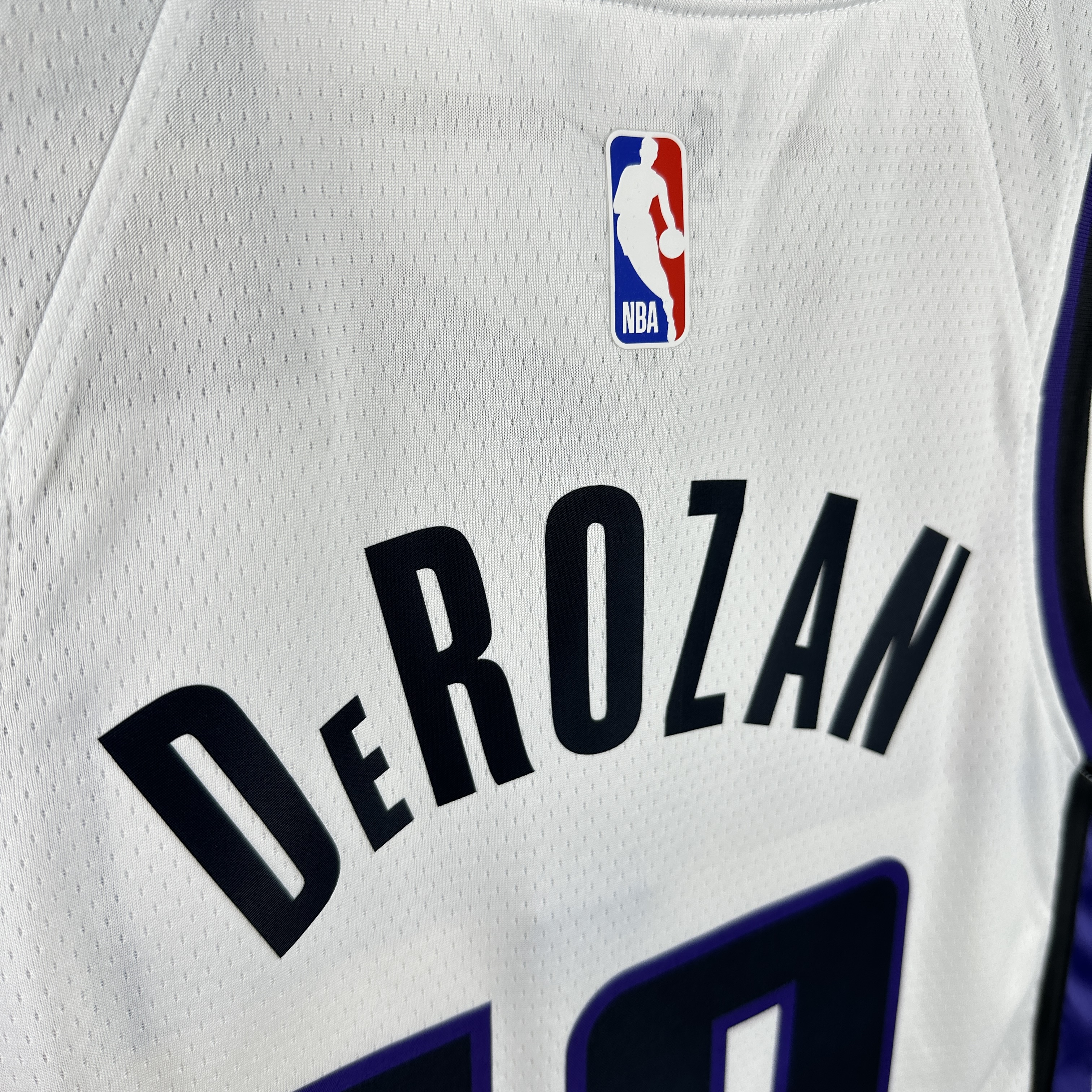 24 SEASON SACRAMENTO KINGS Home  #10 DeROZAN