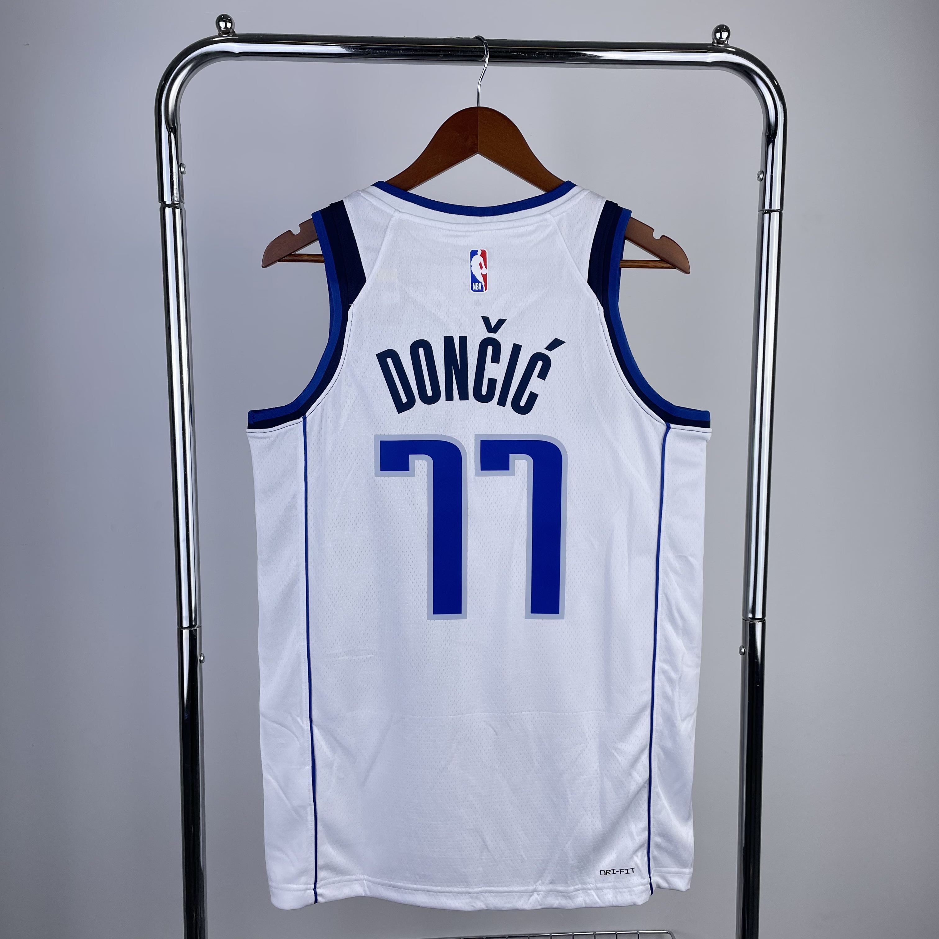 23 Season Mavericks White No. 77 Dončić