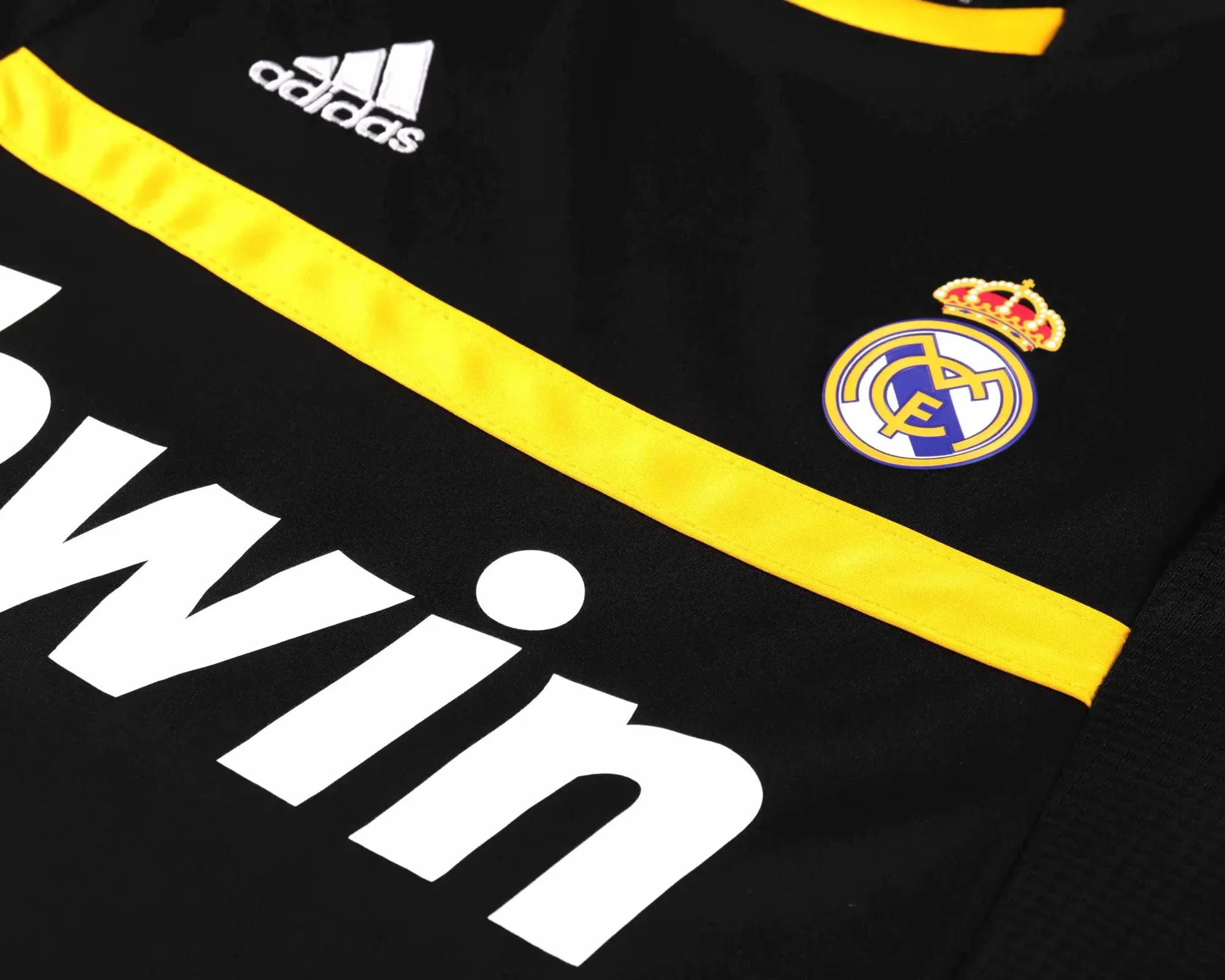 Kids Real M&alpha;drid 11/12 Goalkeeper Black Kit 16-28 4