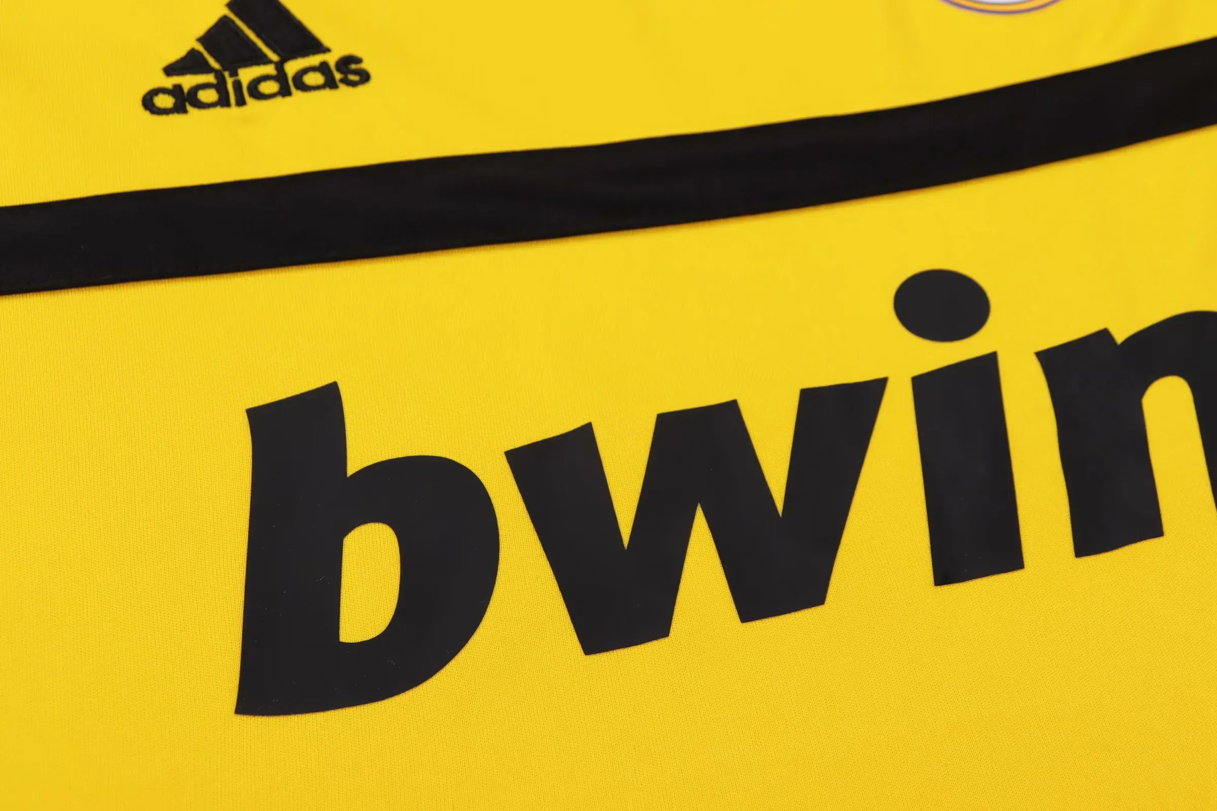 Kids Real M&alpha;drid 11/12 Goalkeeper Kit 16-28 3