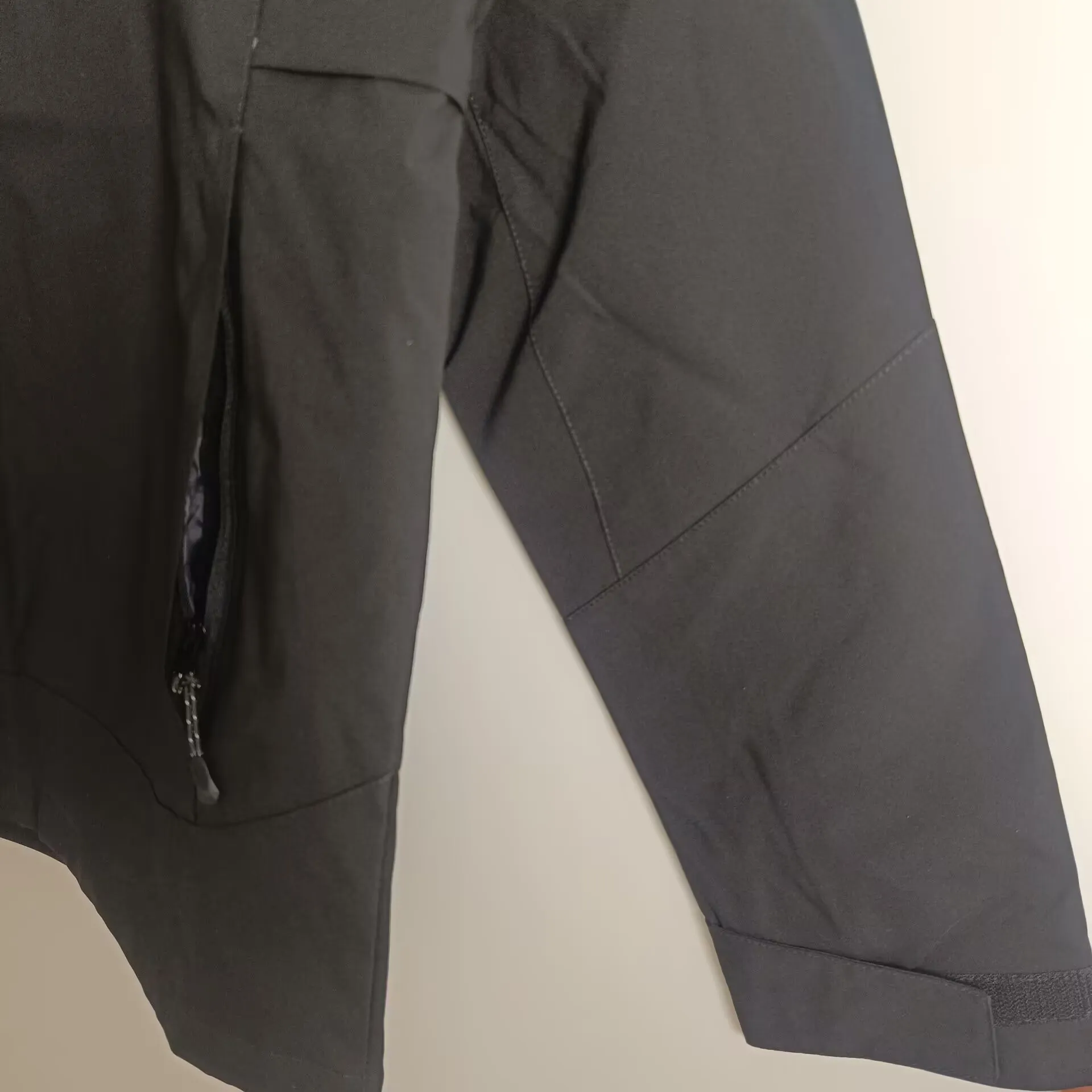Real M&alpha;drid Black windbreaker 4