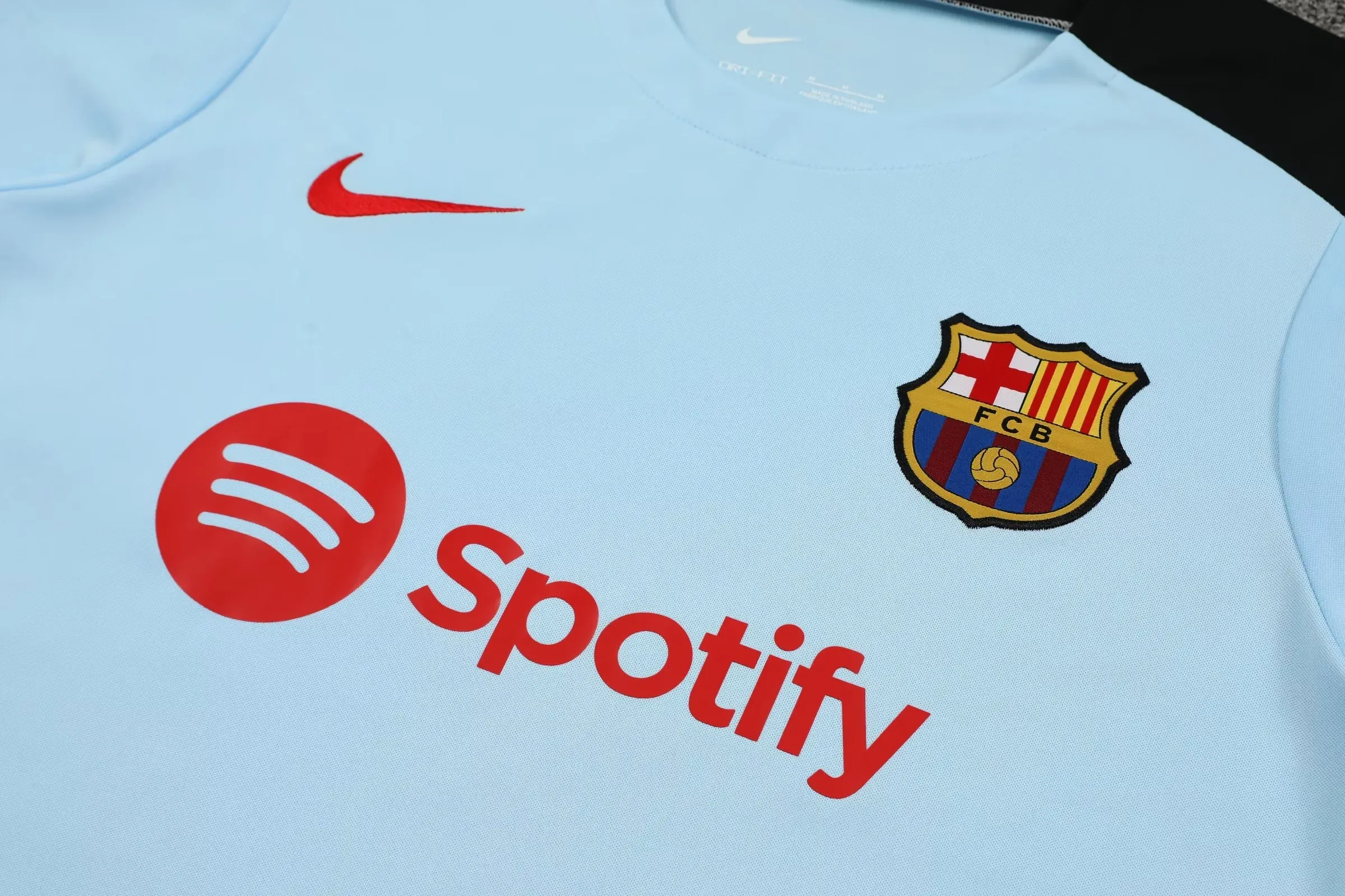 Barcelona 24/25 SUIT 3