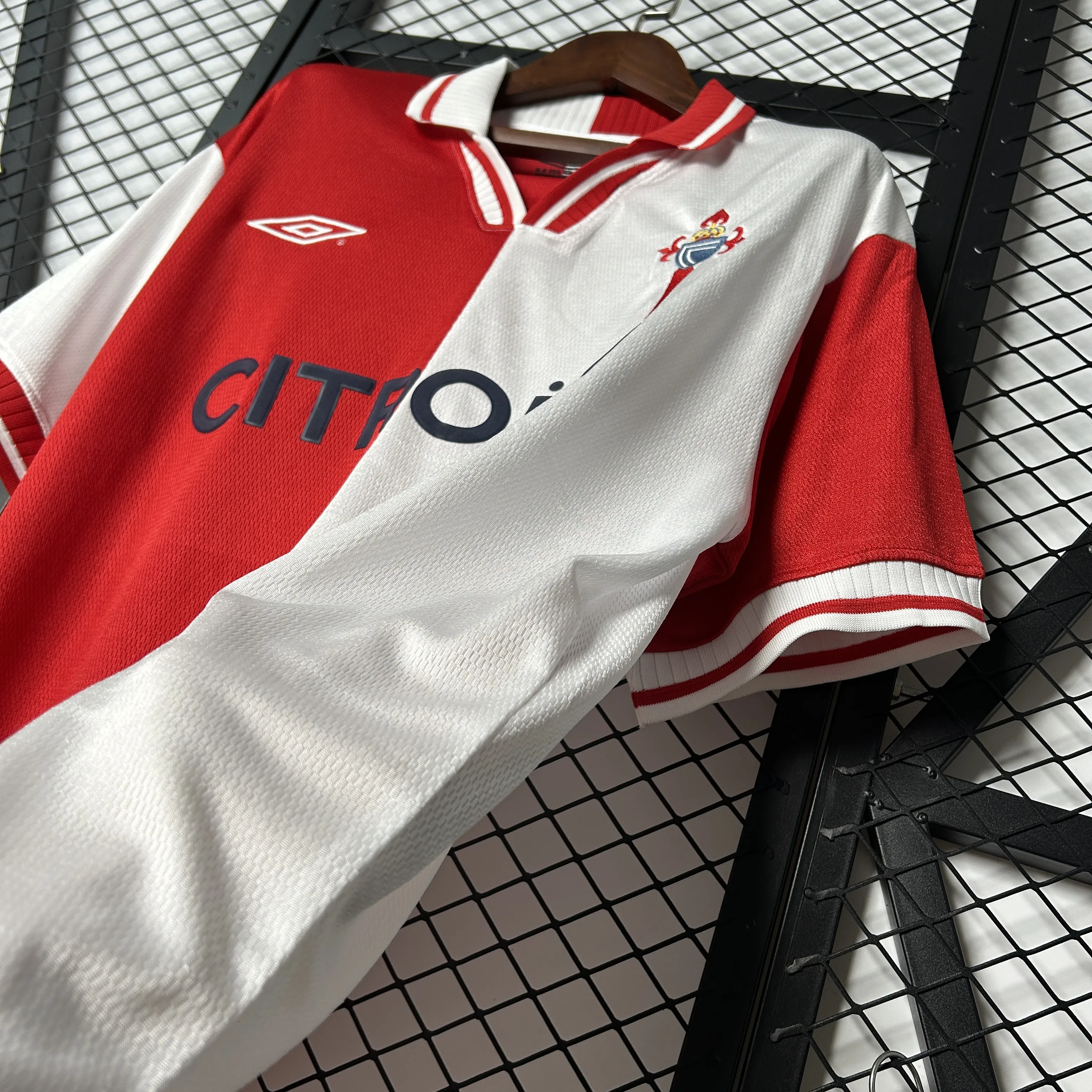 Retro Celta de Vigo 2001-02 Away kit 4