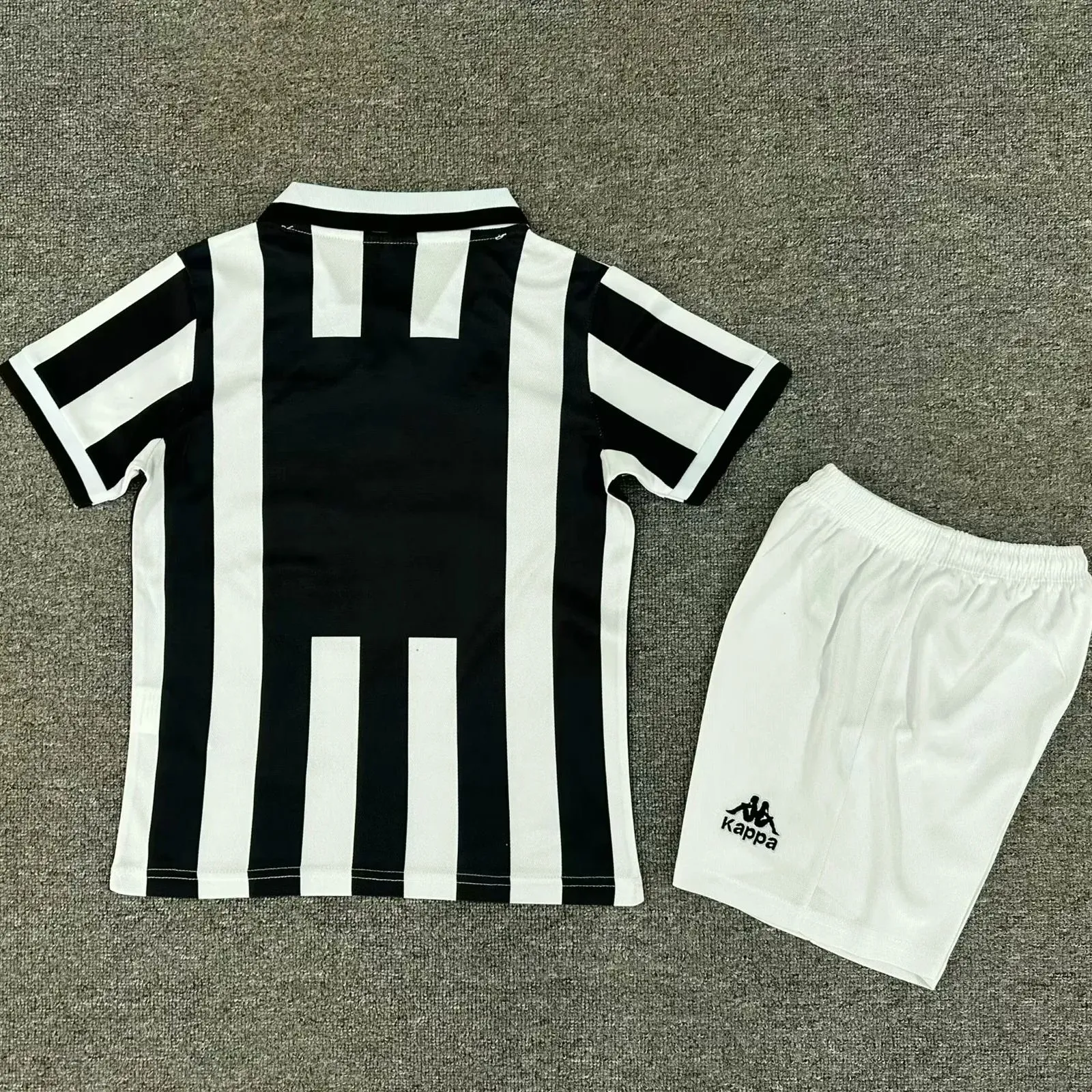Kids Retro Juventus 1994/95 Home Kit