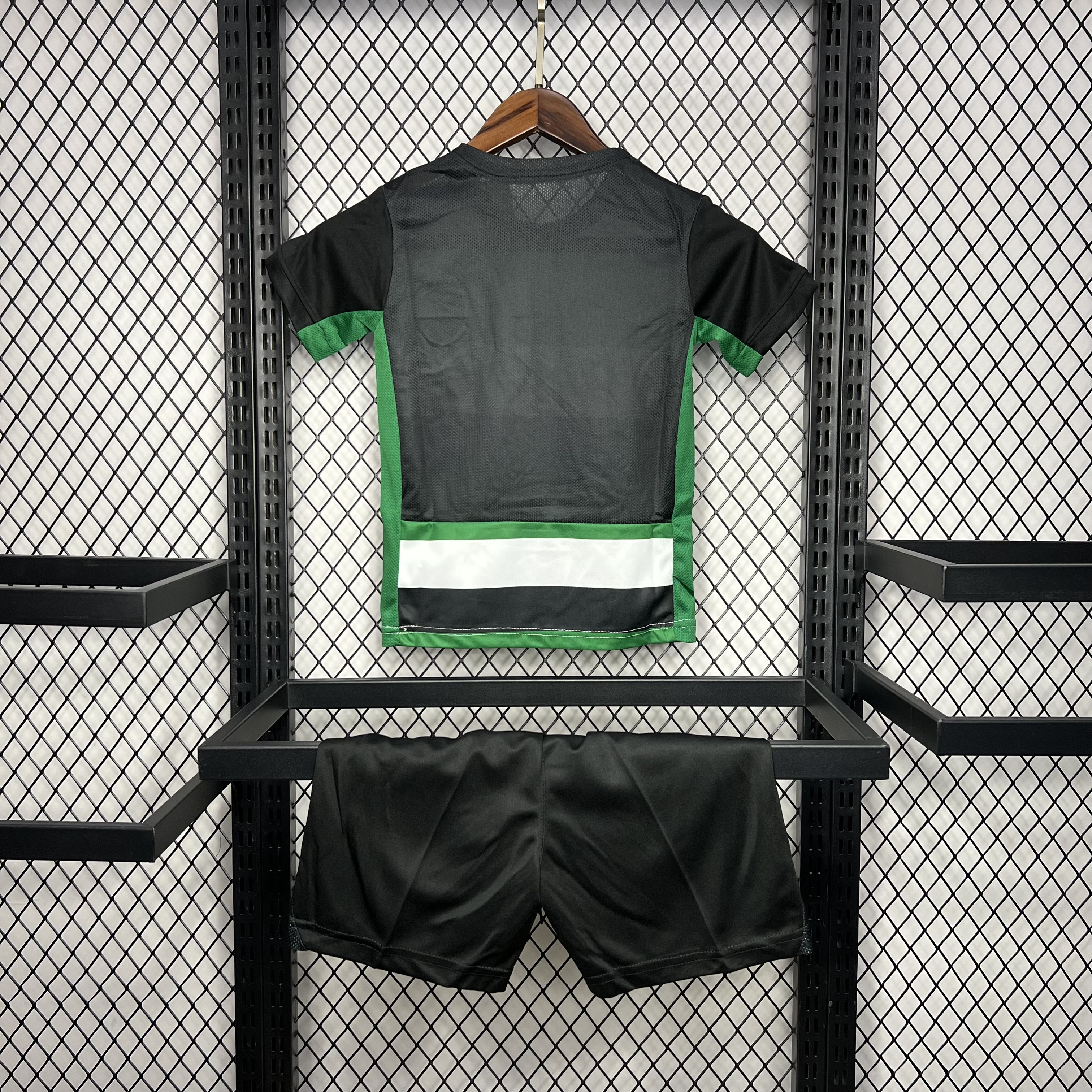 Kids Kit Sporting Lisboa 24/25 Home size: 16-28