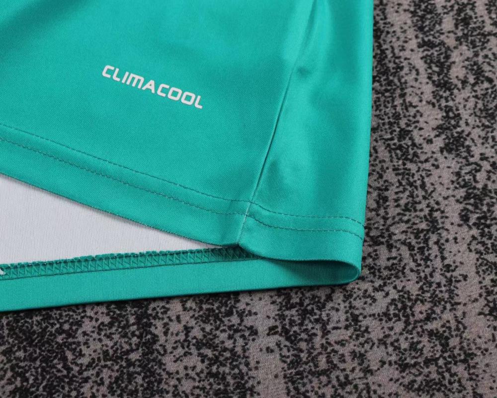 Kids Retro Kit Spain 2010 Goalkeeper 4