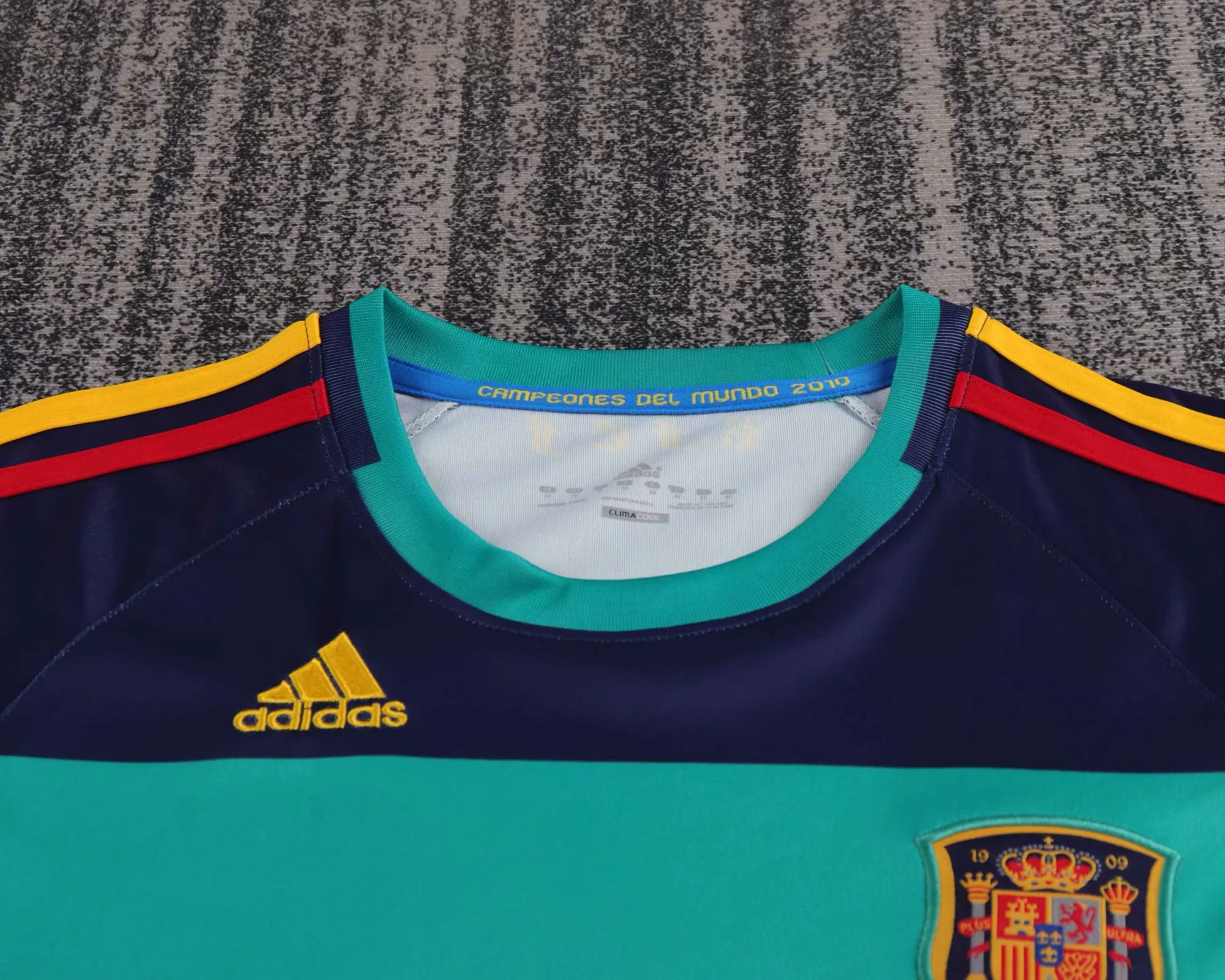 Kids Retro Kit Spain 2010 Goalkeeper 3