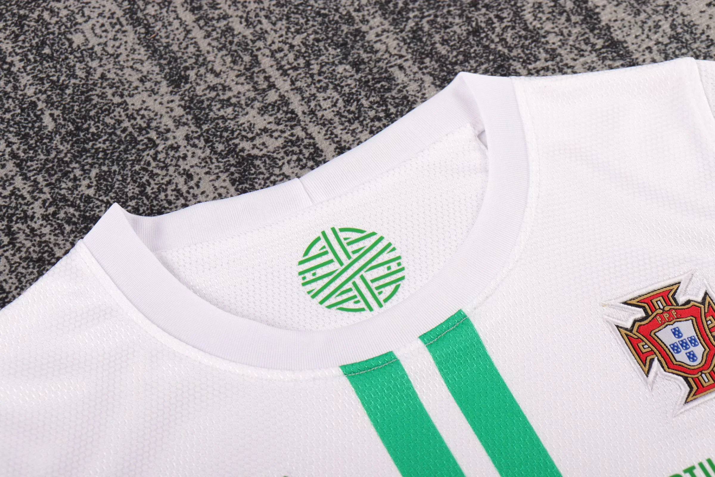 Kids Retro Kit Portugal 2012 Away 4