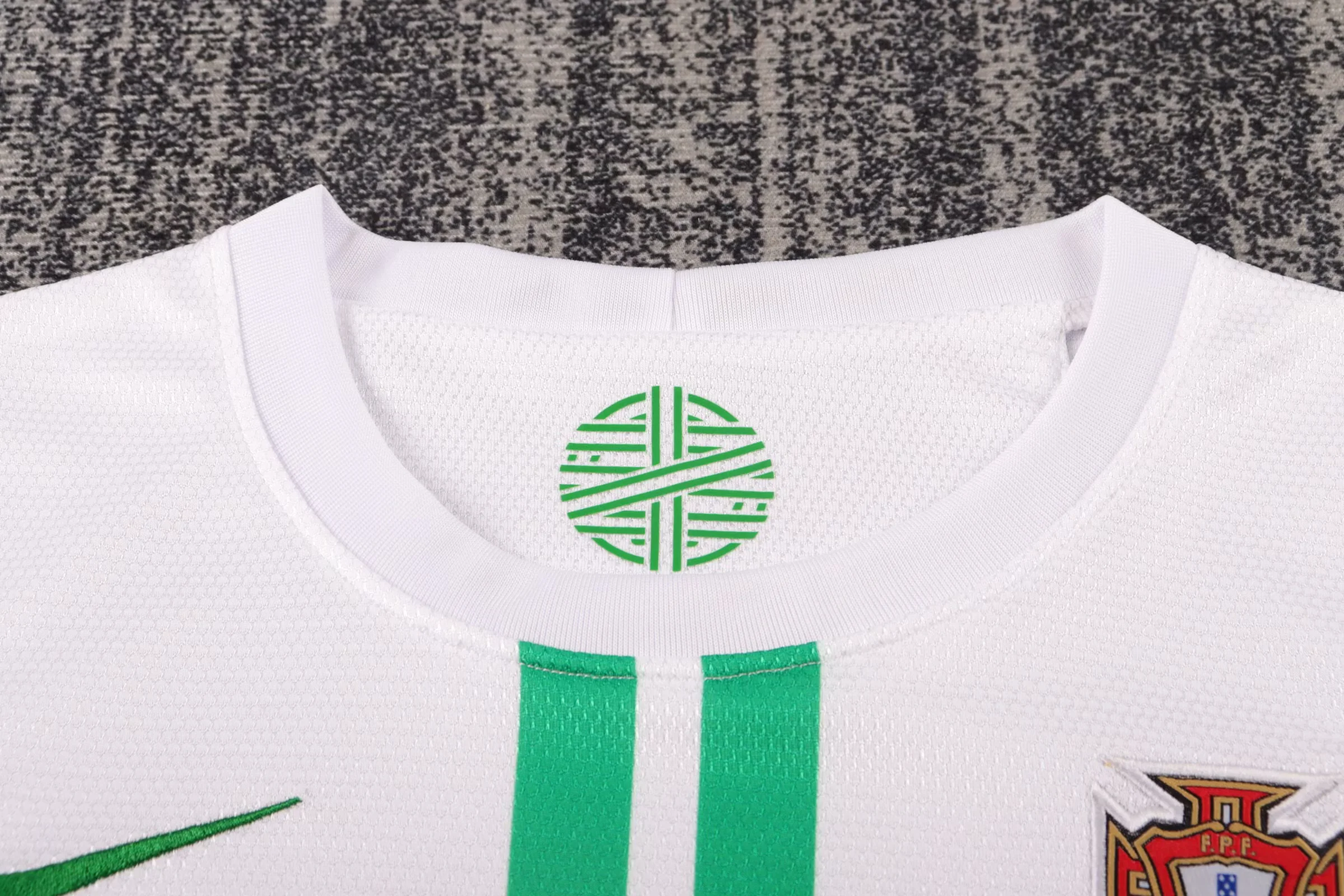 Kids Retro Kit Portugal 2012 Away 3