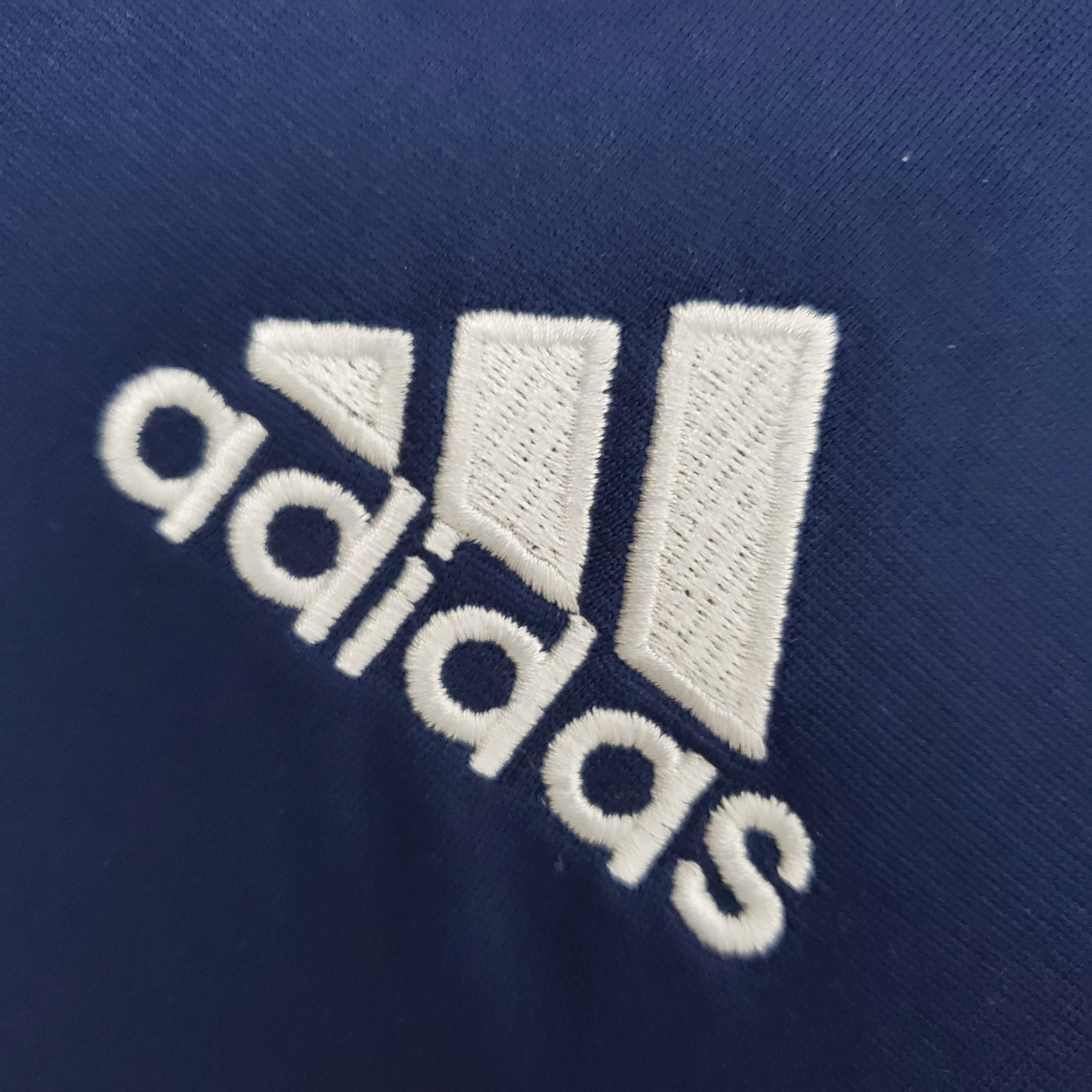 Retro Real M&alpha;drid 2005/06 Away 3