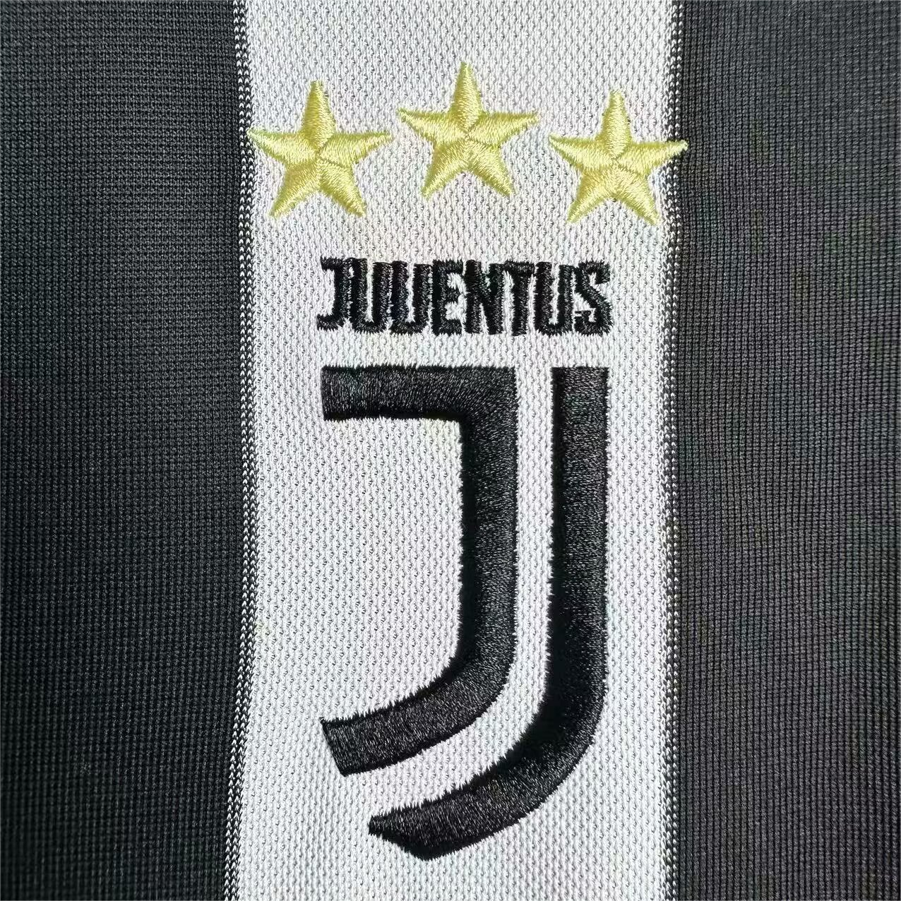 Retro 2017/18 Juventus Home 4