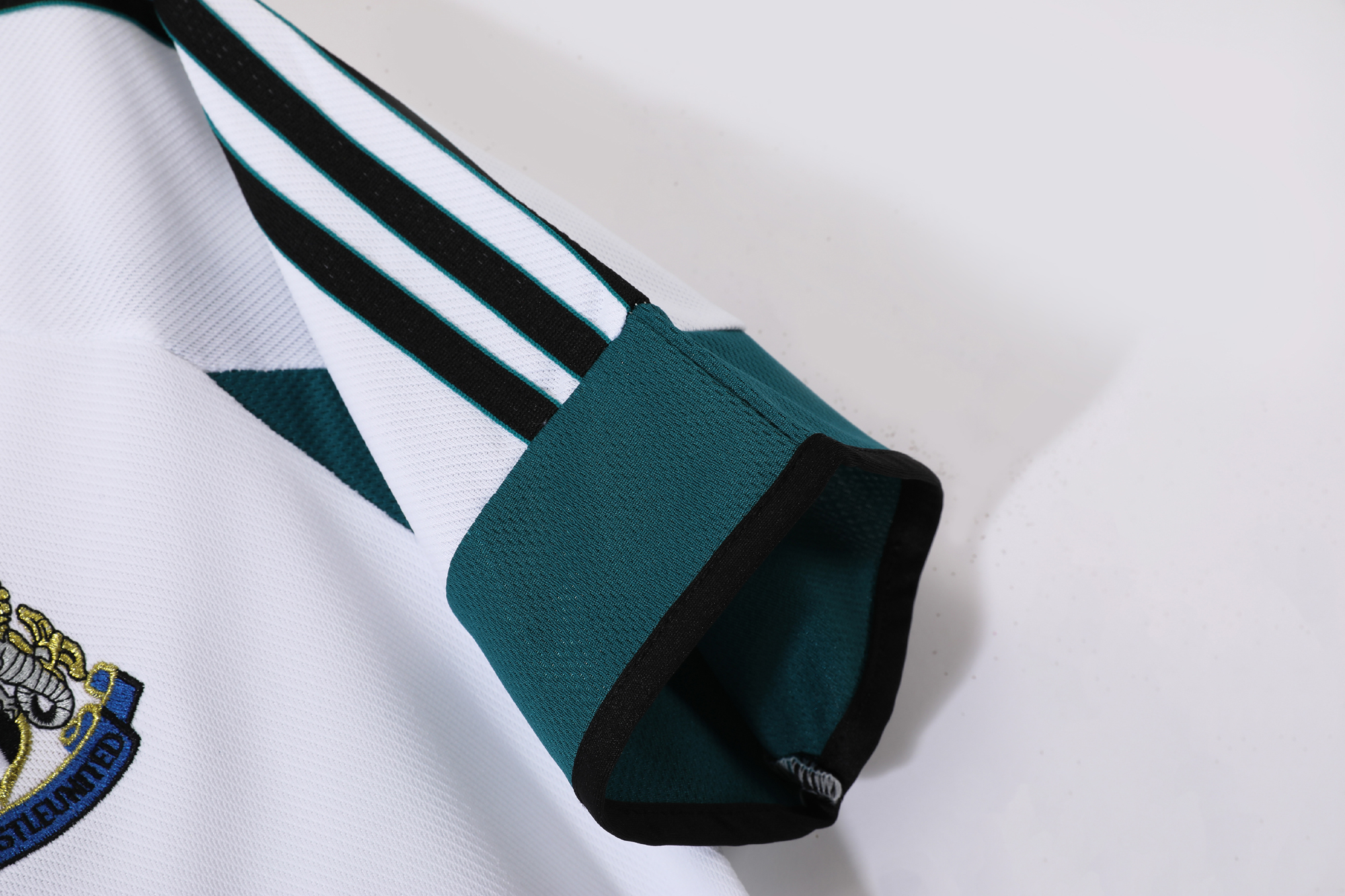 Retro Newcastle 1999/00 Away 3