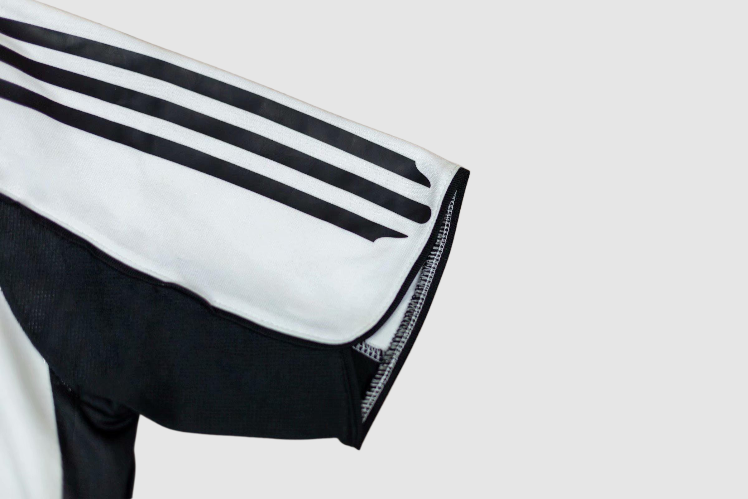 Retro Newcastle 2005/06 Home 4