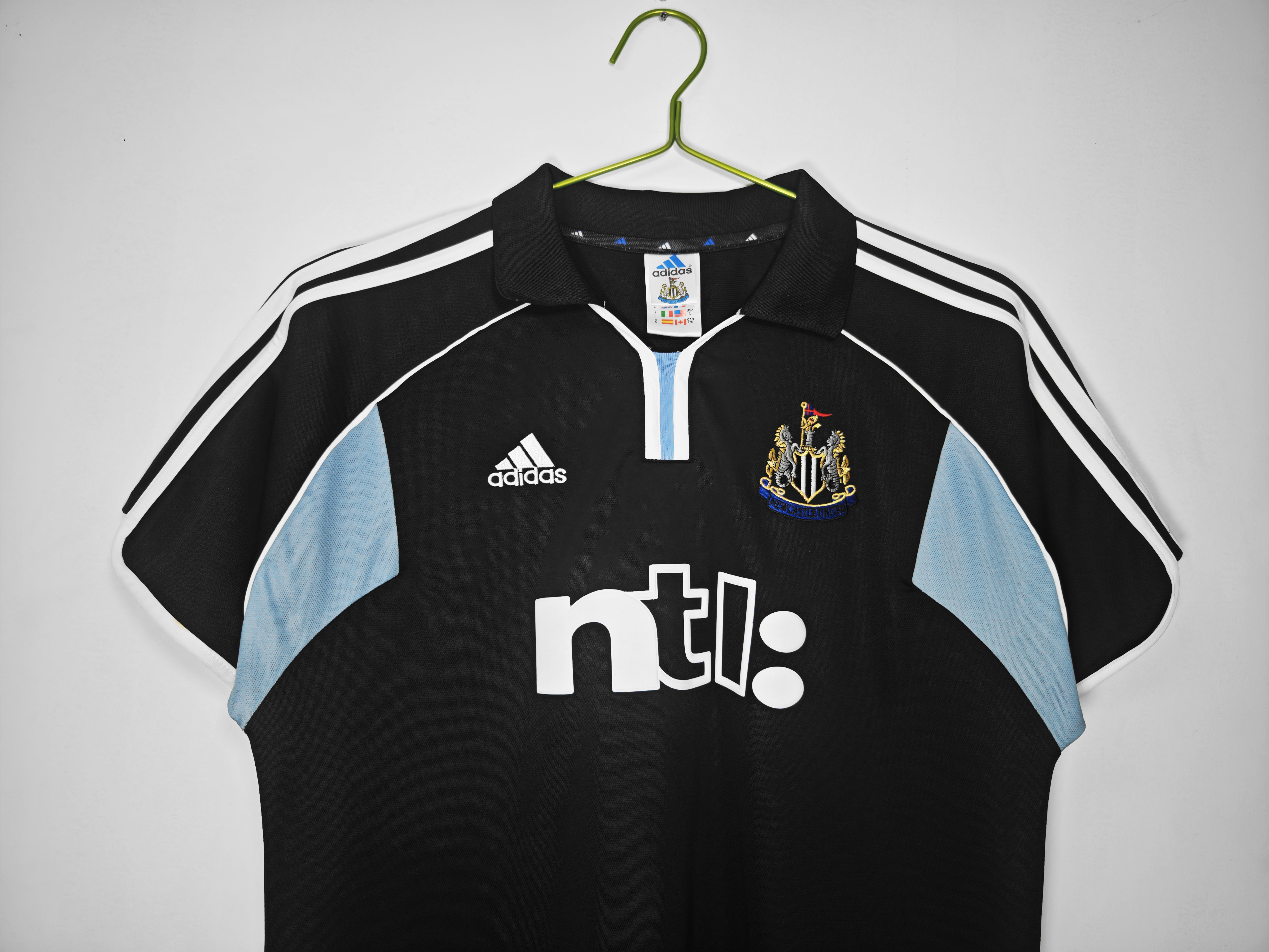 Retro Newcastle 2000/01 Away 3
