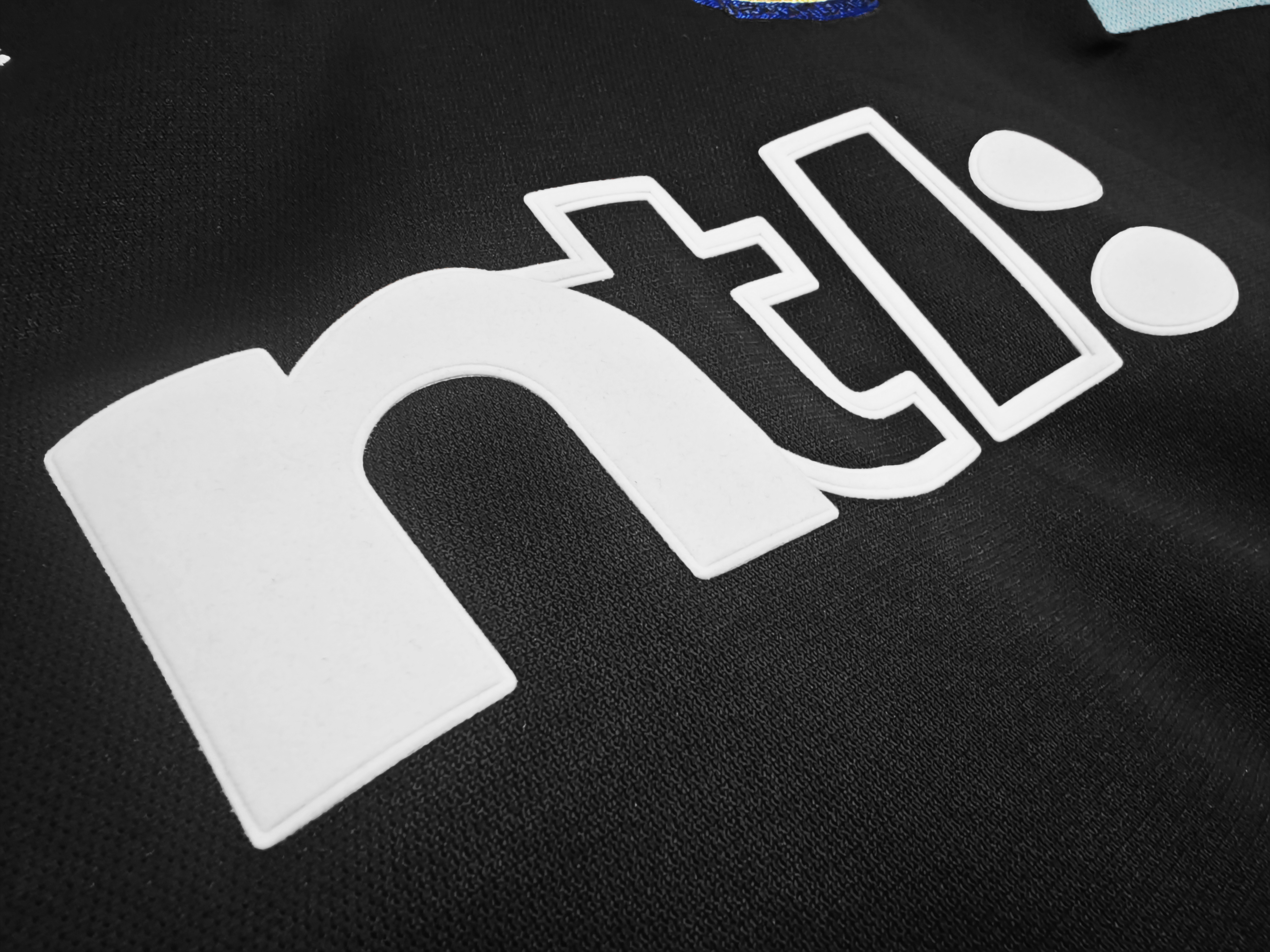 Retro Newcastle 2000/01 Away 4