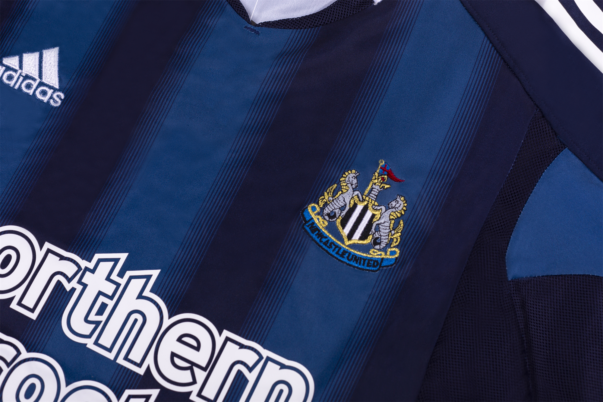 Retro Newcastle 2004/05 Away 3